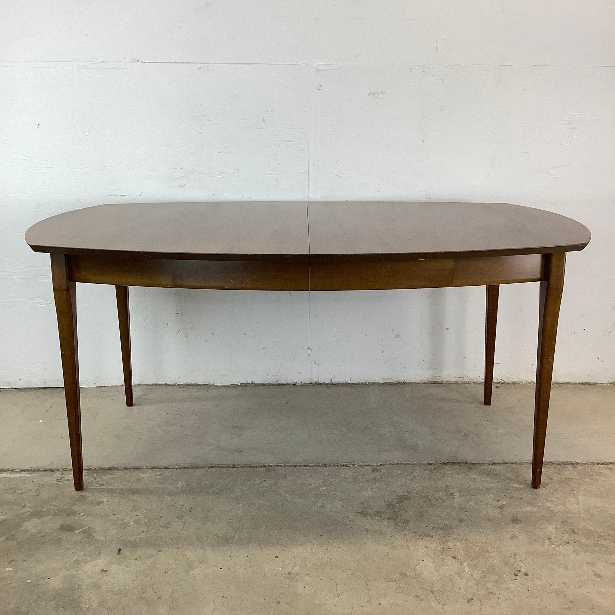 Table de salle à manger en noyer du milieu du siècle en vente 4