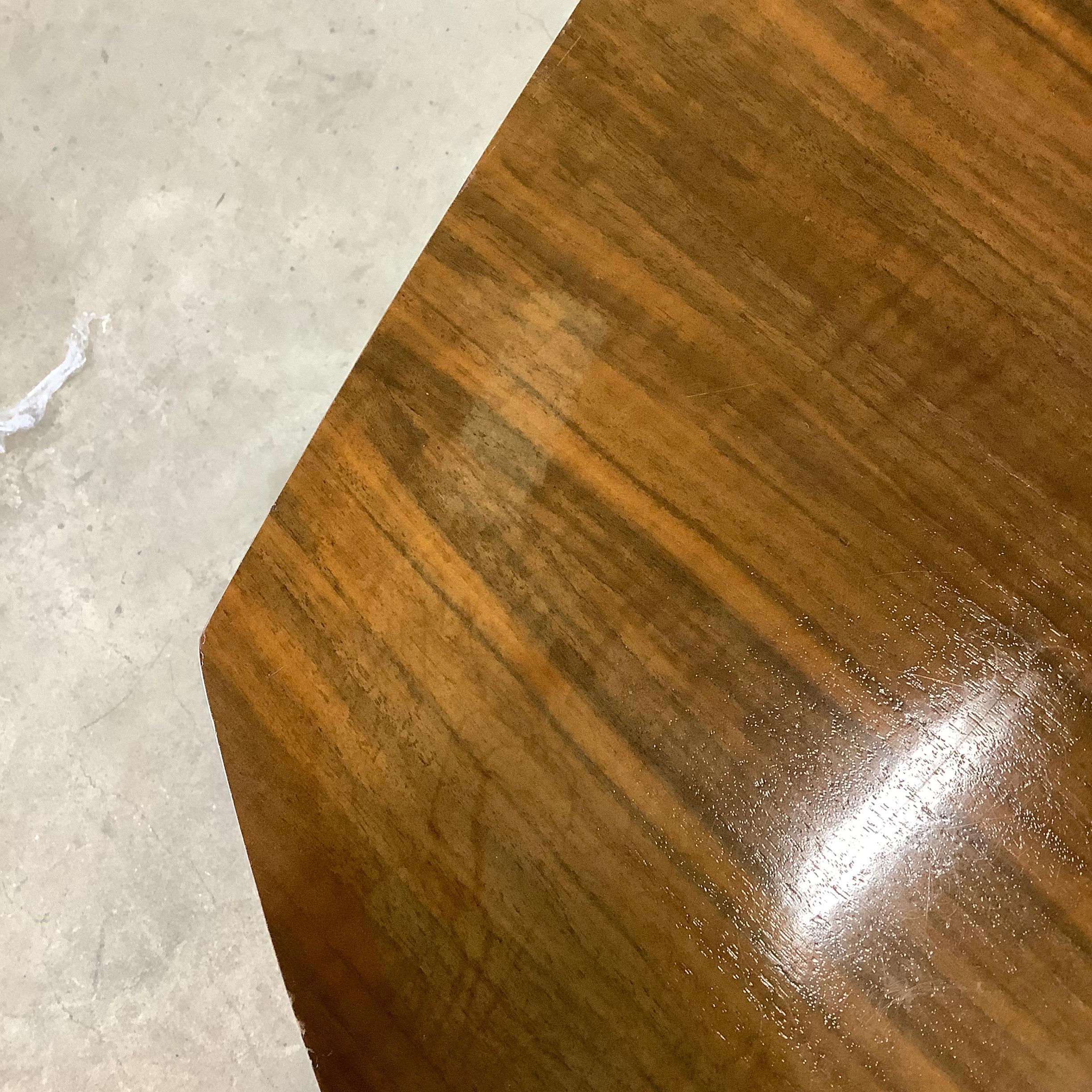 Table de salle à manger en noyer du milieu du siècle en vente 6