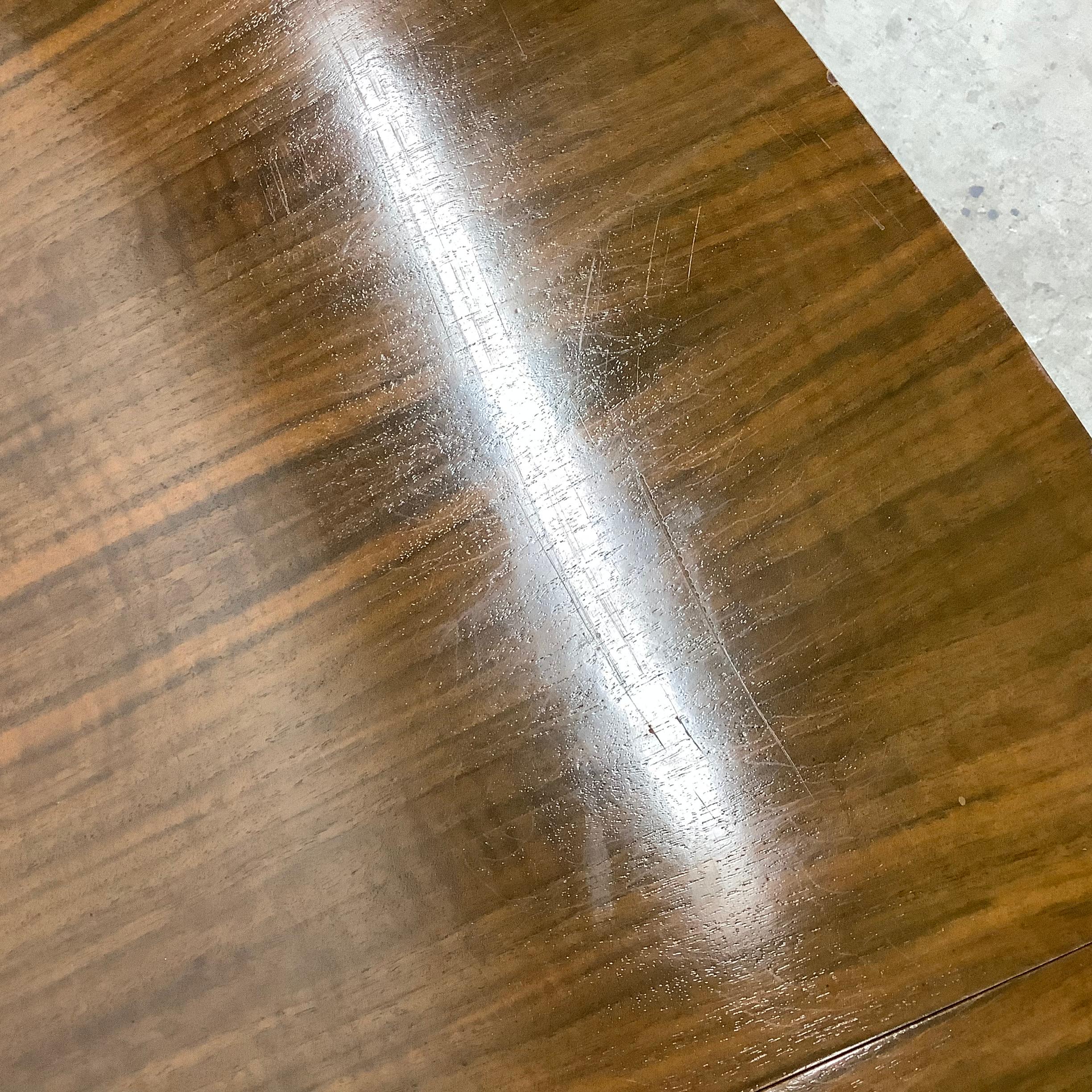 Table de salle à manger en noyer du milieu du siècle en vente 7