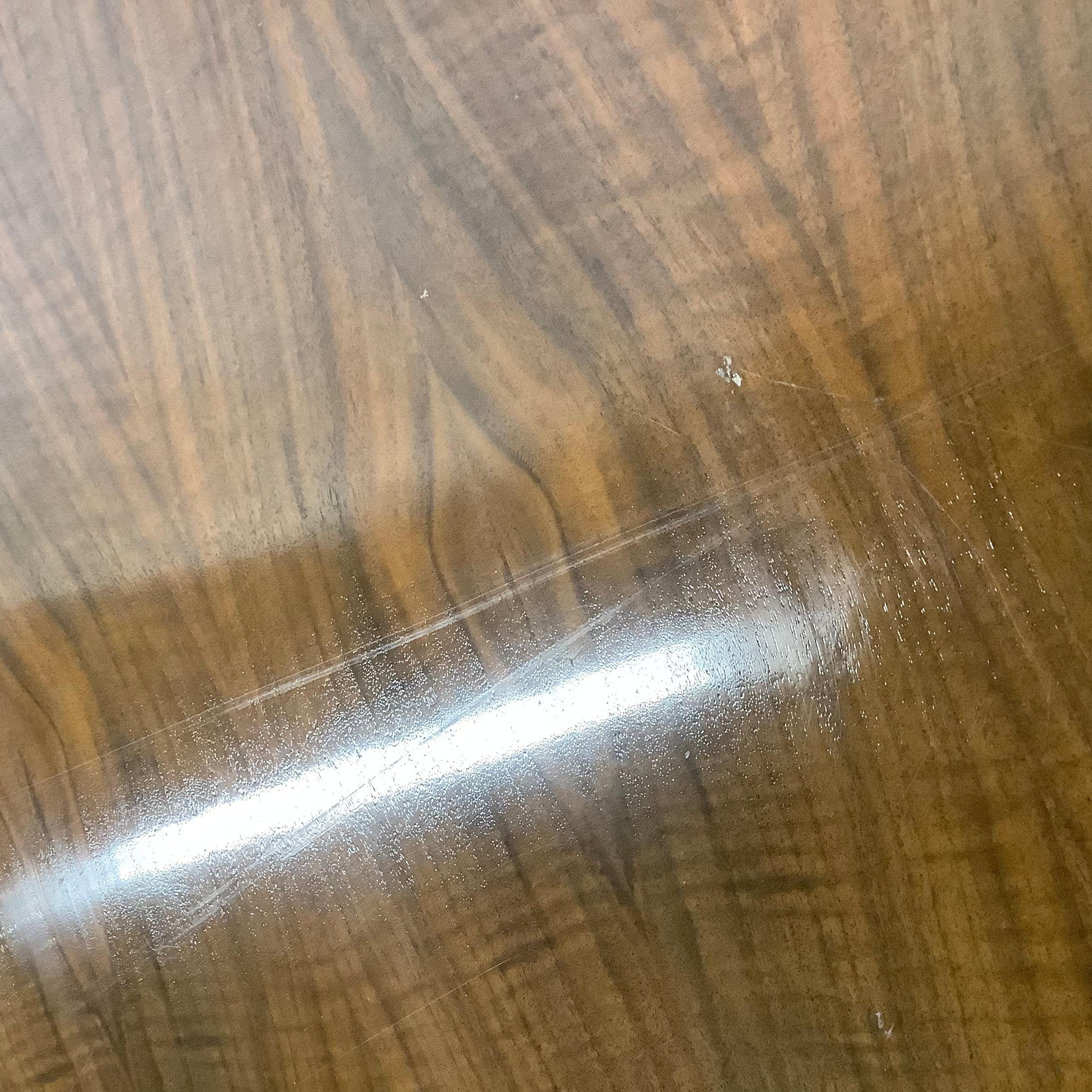 Table de salle à manger en noyer du milieu du siècle en vente 9