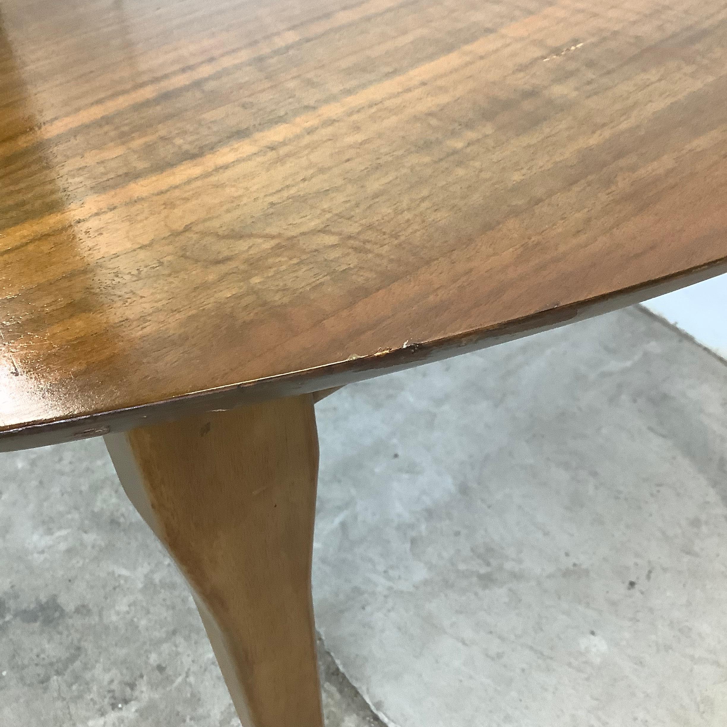 Table de salle à manger en noyer du milieu du siècle en vente 10