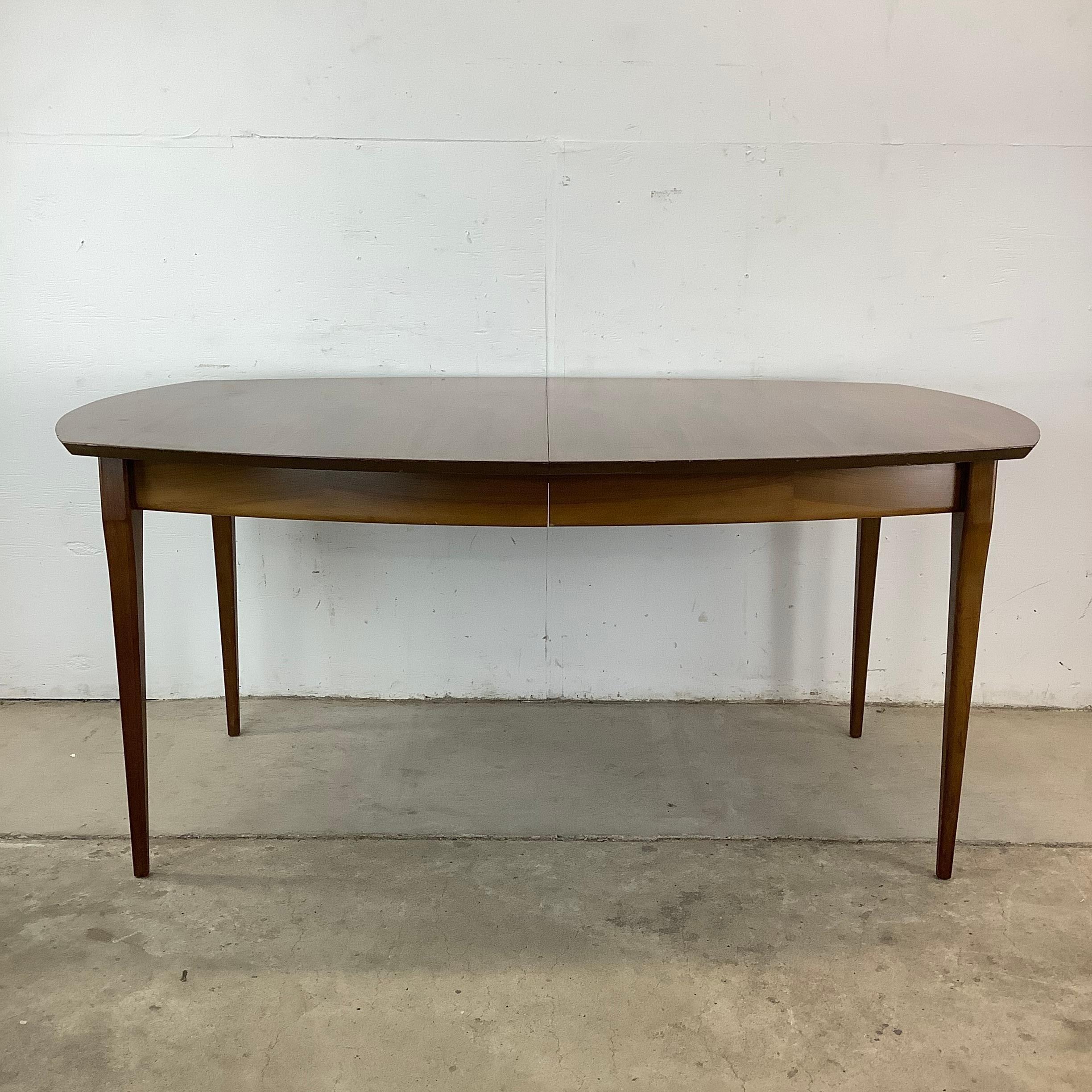 Table de salle à manger en noyer du milieu du siècle en vente 11