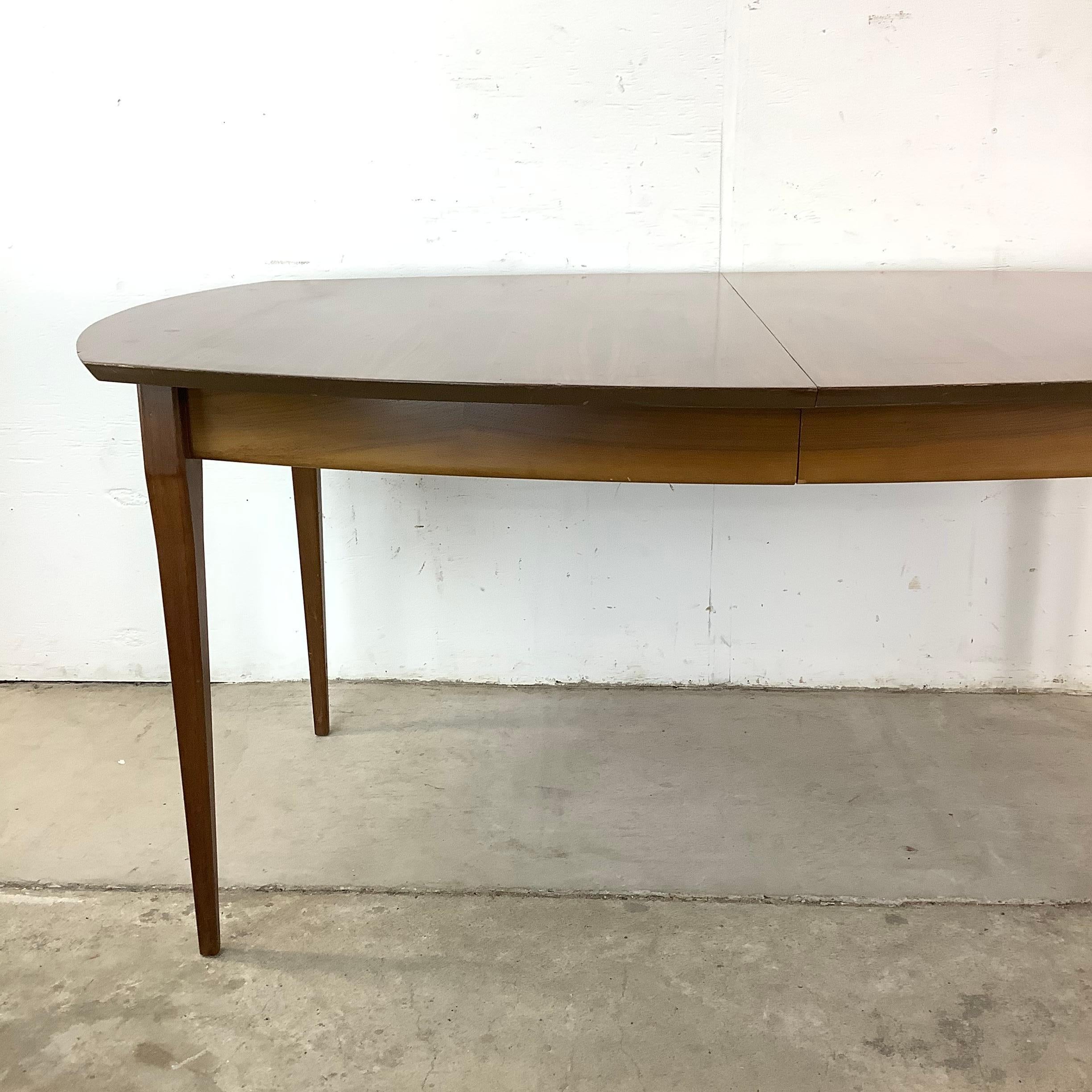 Table de salle à manger en noyer du milieu du siècle État moyen - En vente à Trenton, NJ