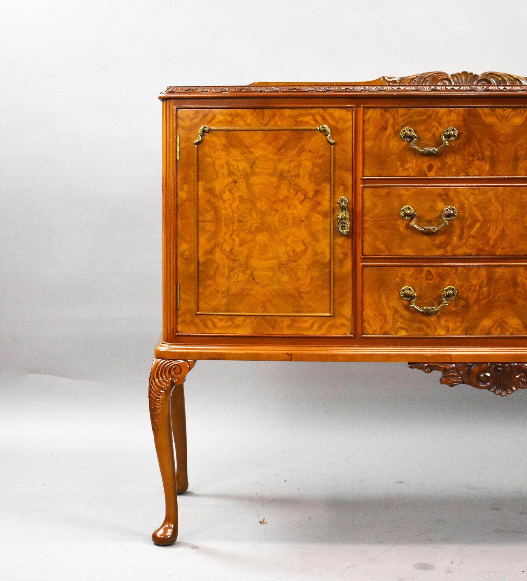 Suite da pranzo in noce del metà secolo in vendita 5