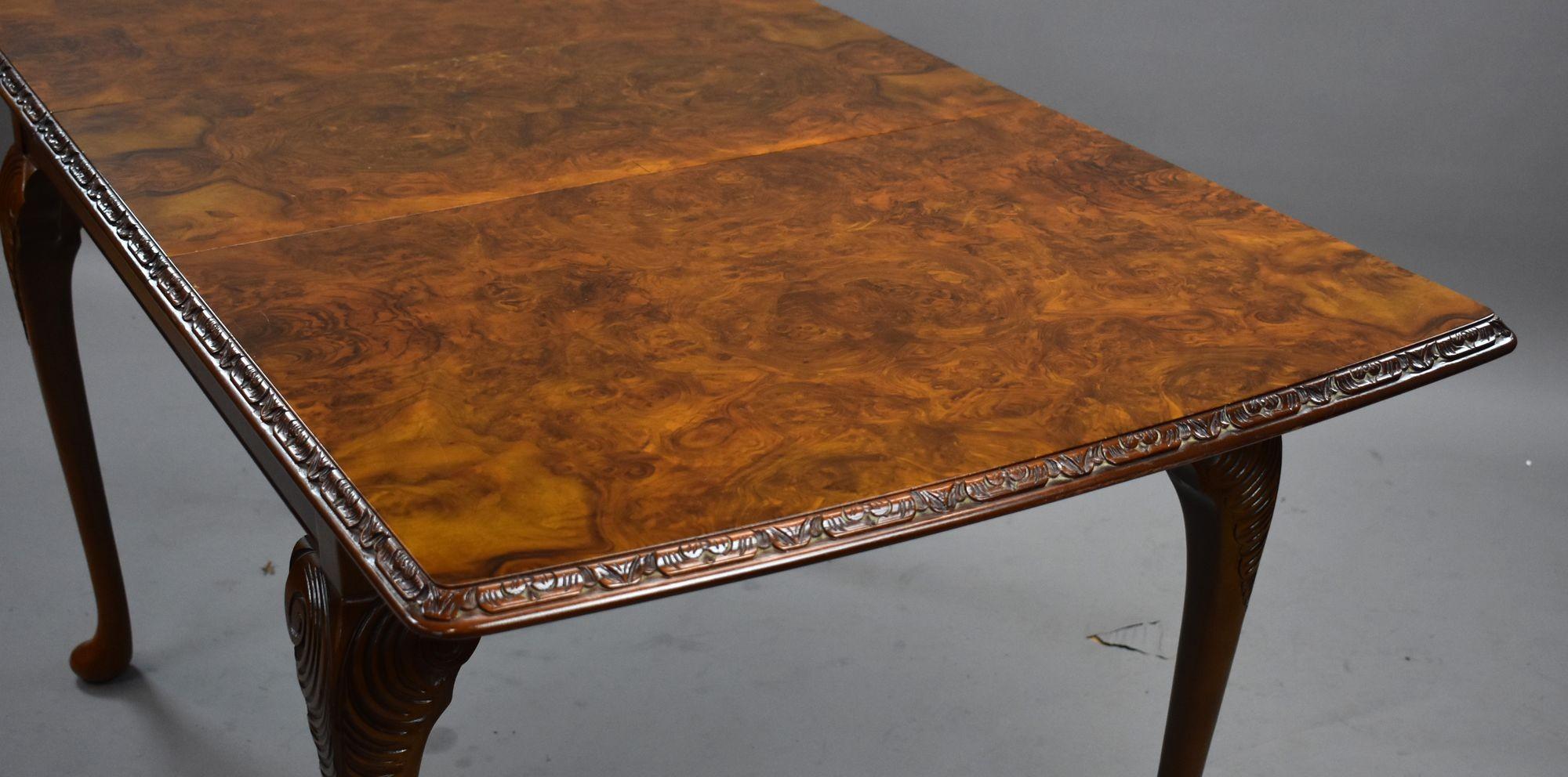 Suite da pranzo in noce del metà secolo in vendita 1