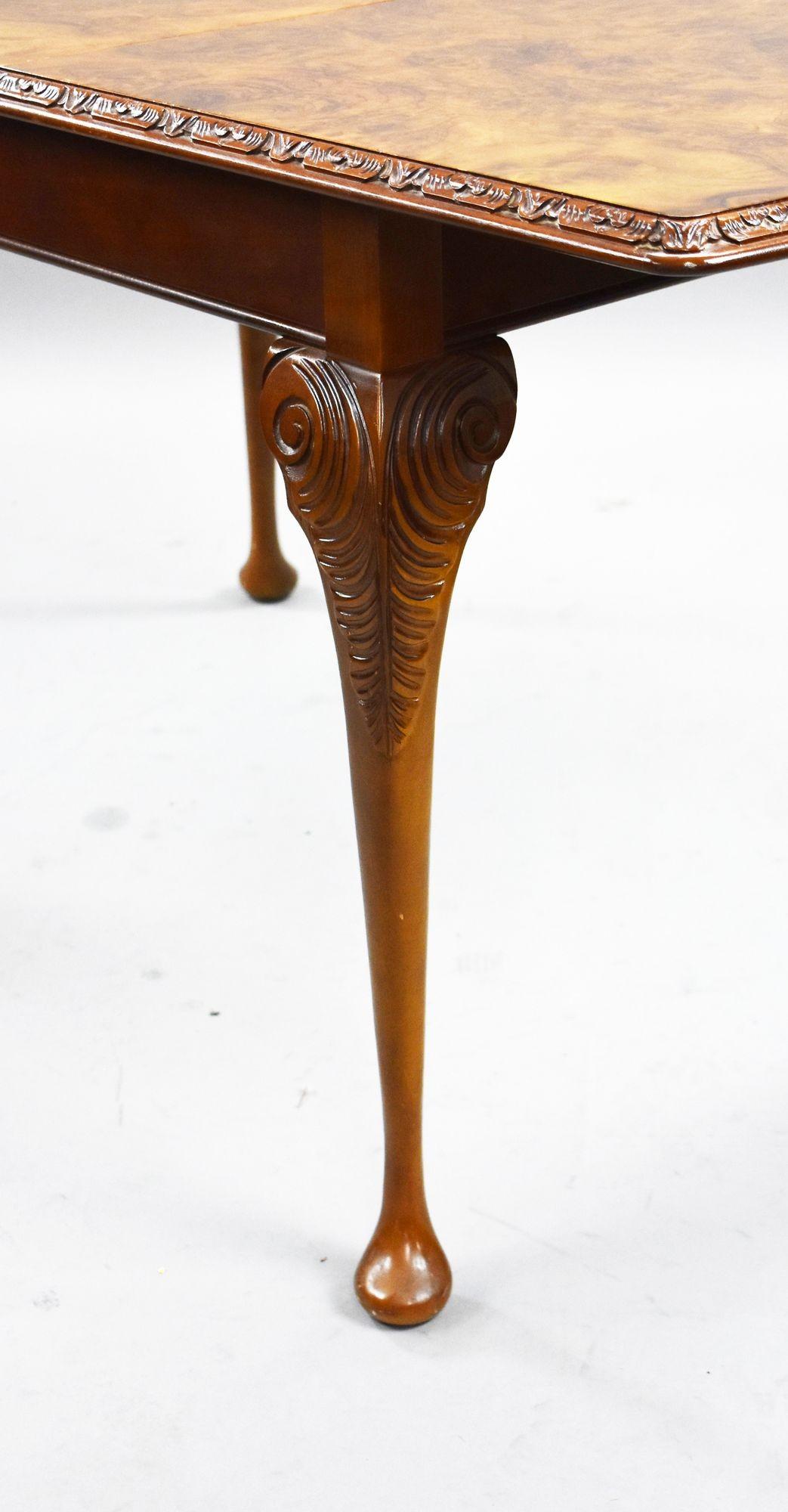 Suite da pranzo in noce del metà secolo in vendita 2