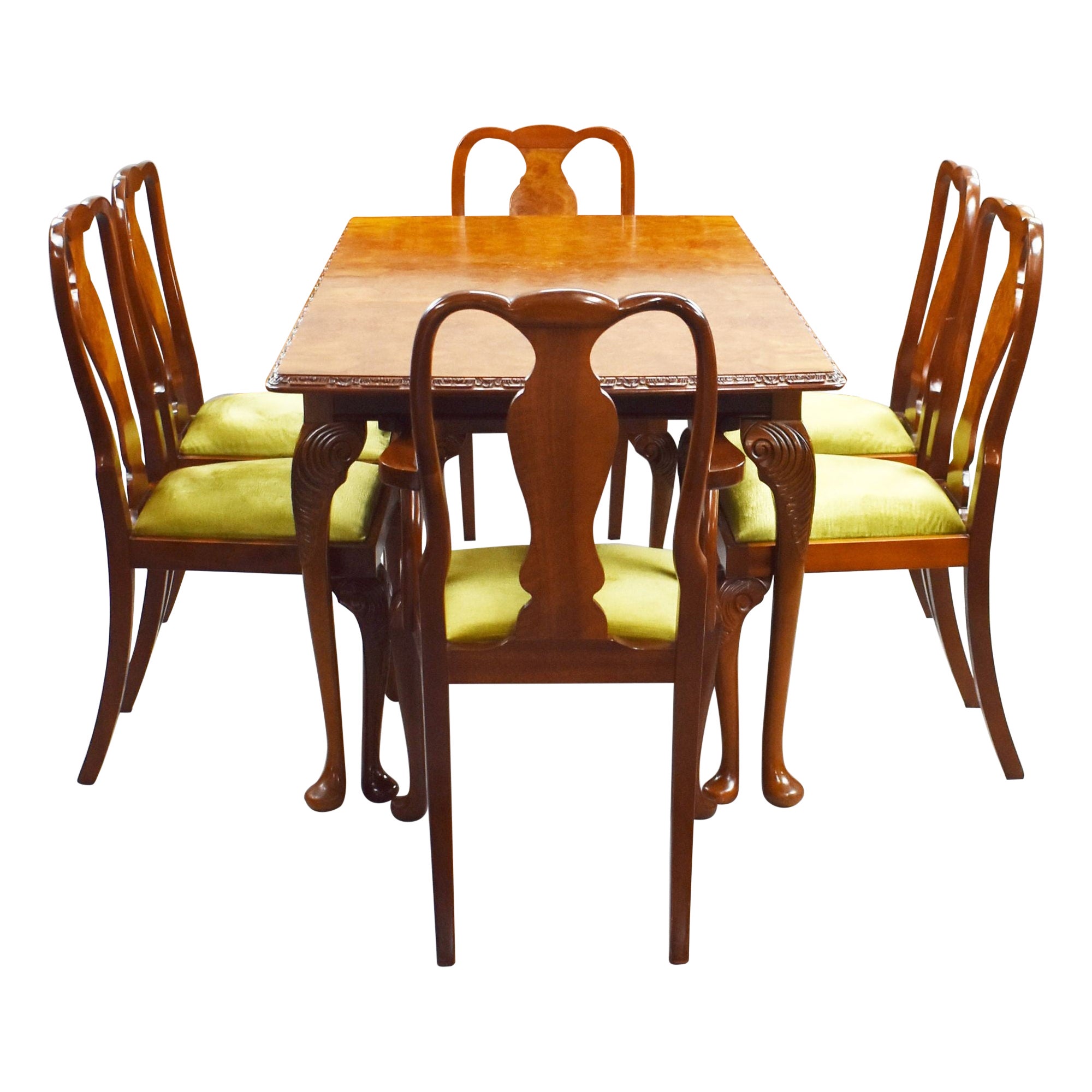 Salle à manger en noyer du milieu du siècle