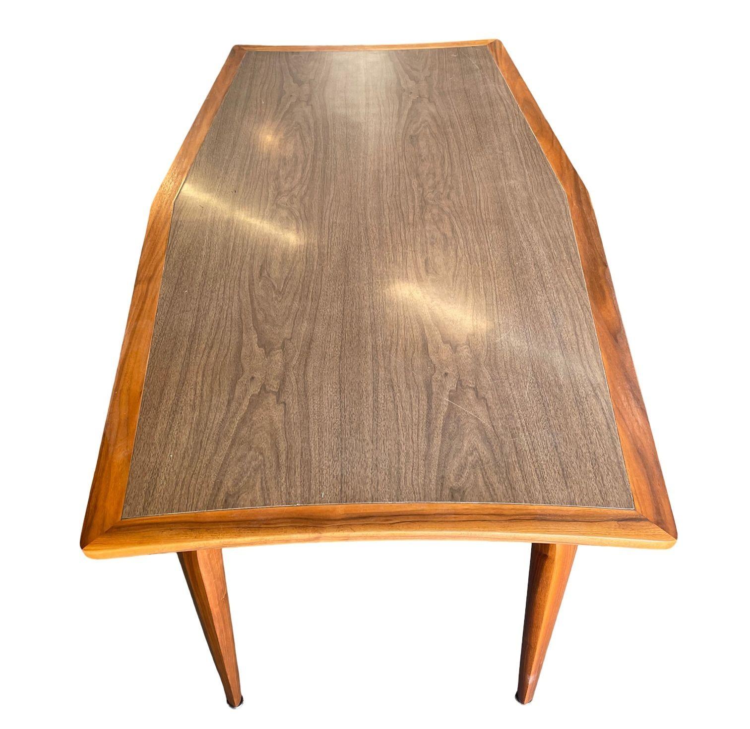 Formica Table de salle à manger du milieu du siècle dernier par Maurice Bailey pour Monteverdi Young en vente