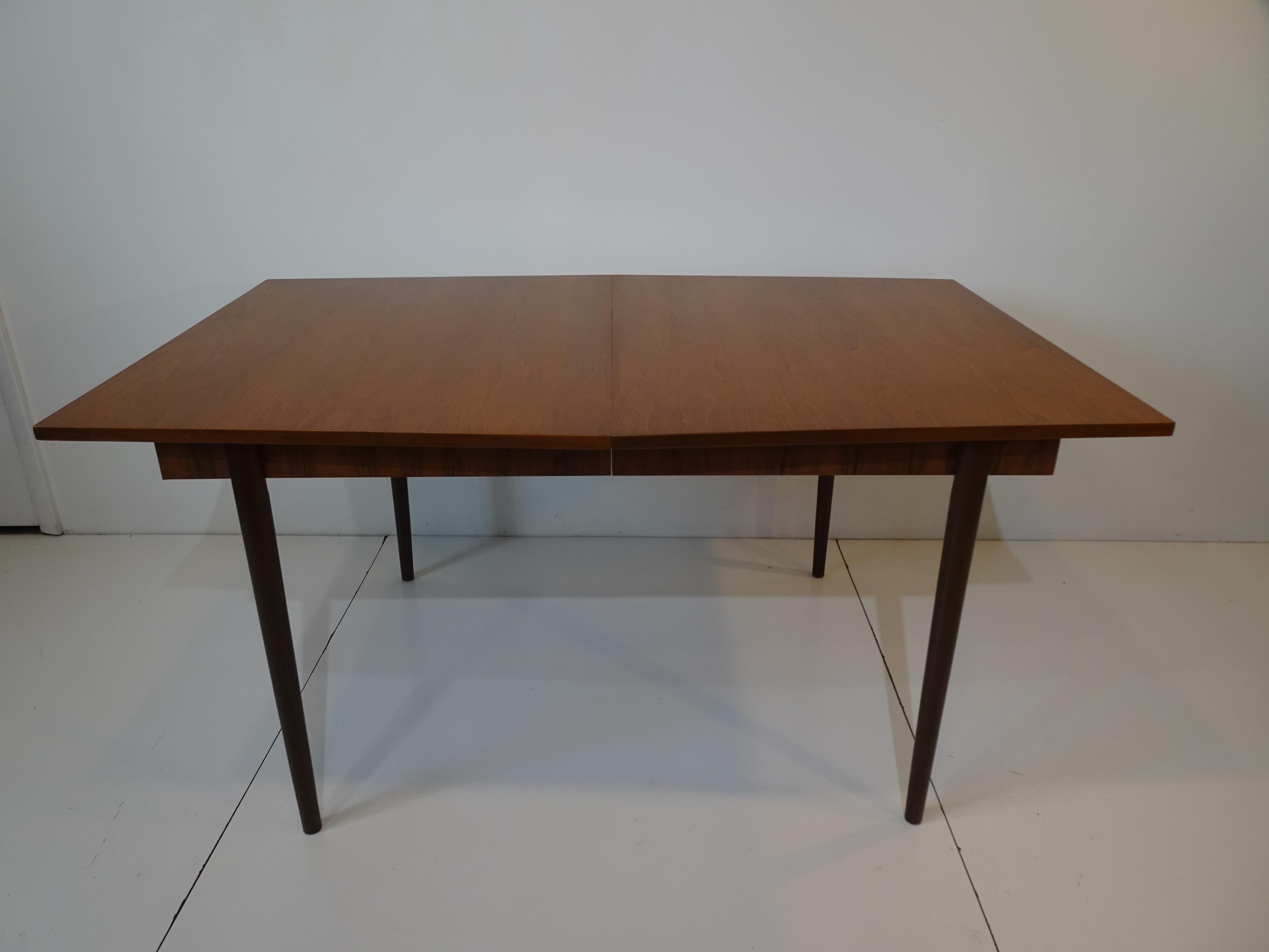 Mid Century Walnut Dining Table by Paul Browning for Stanley  5