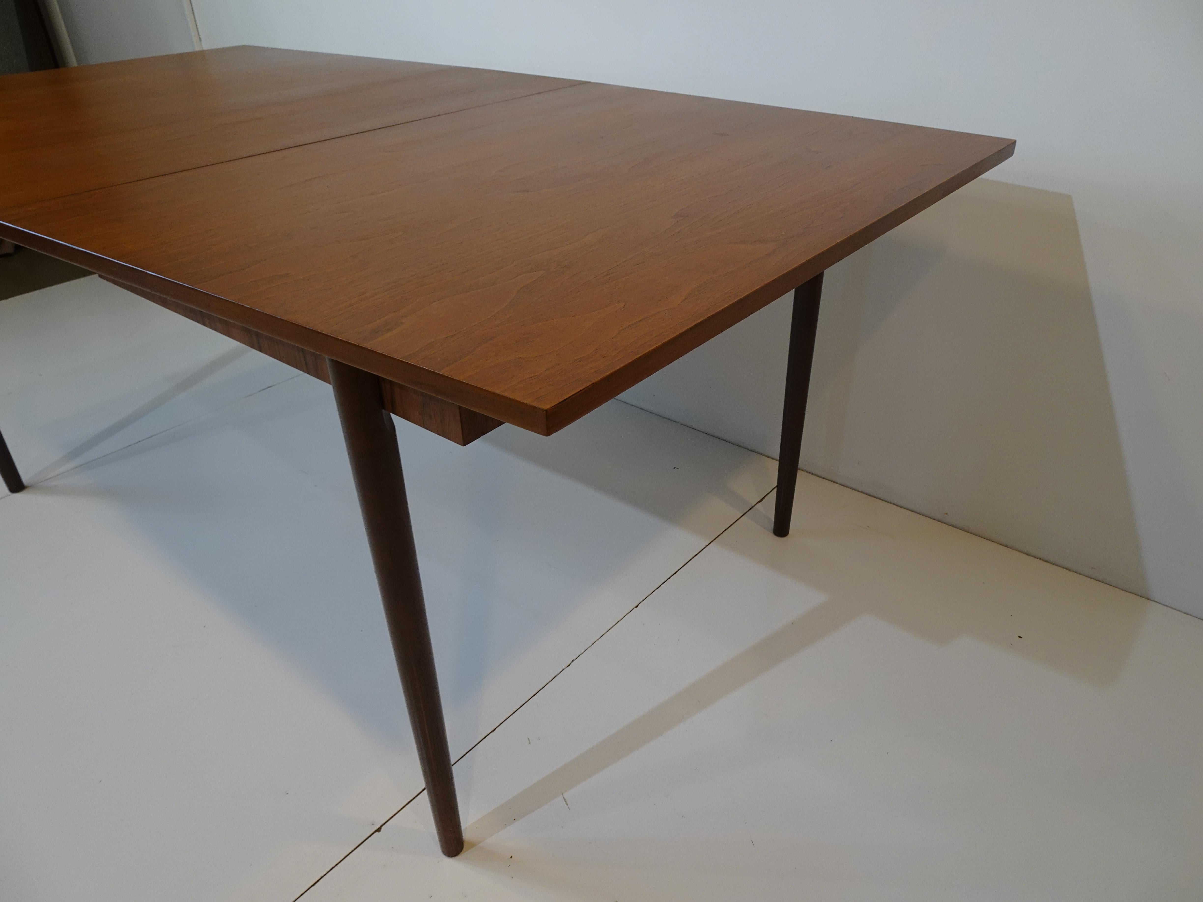 Mid Century Walnut Dining Table by Paul Browning for Stanley  In Good Condition In Cincinnati, OH