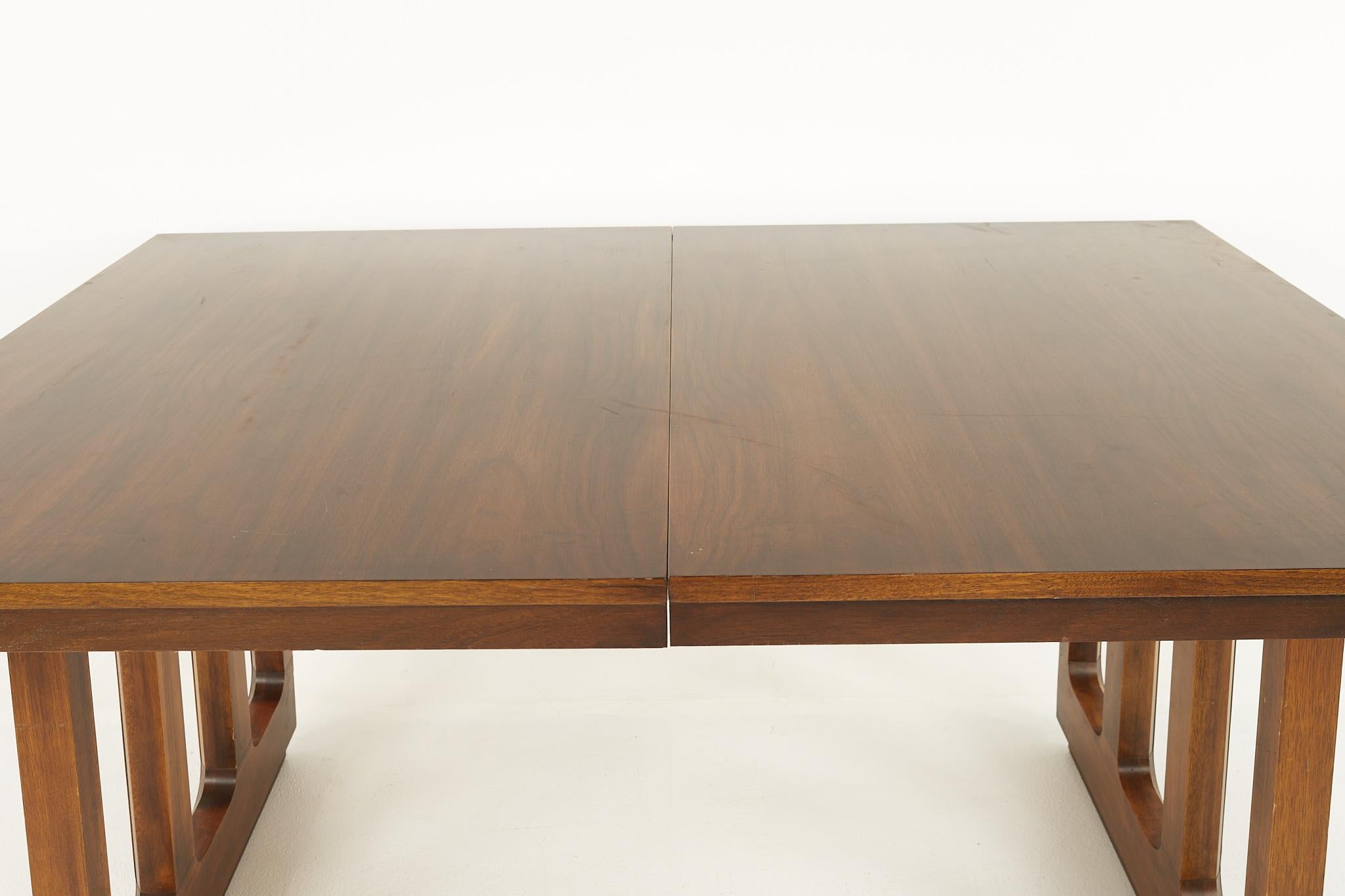 Mid Century Walnut Dining Table In Good Condition In Countryside, IL