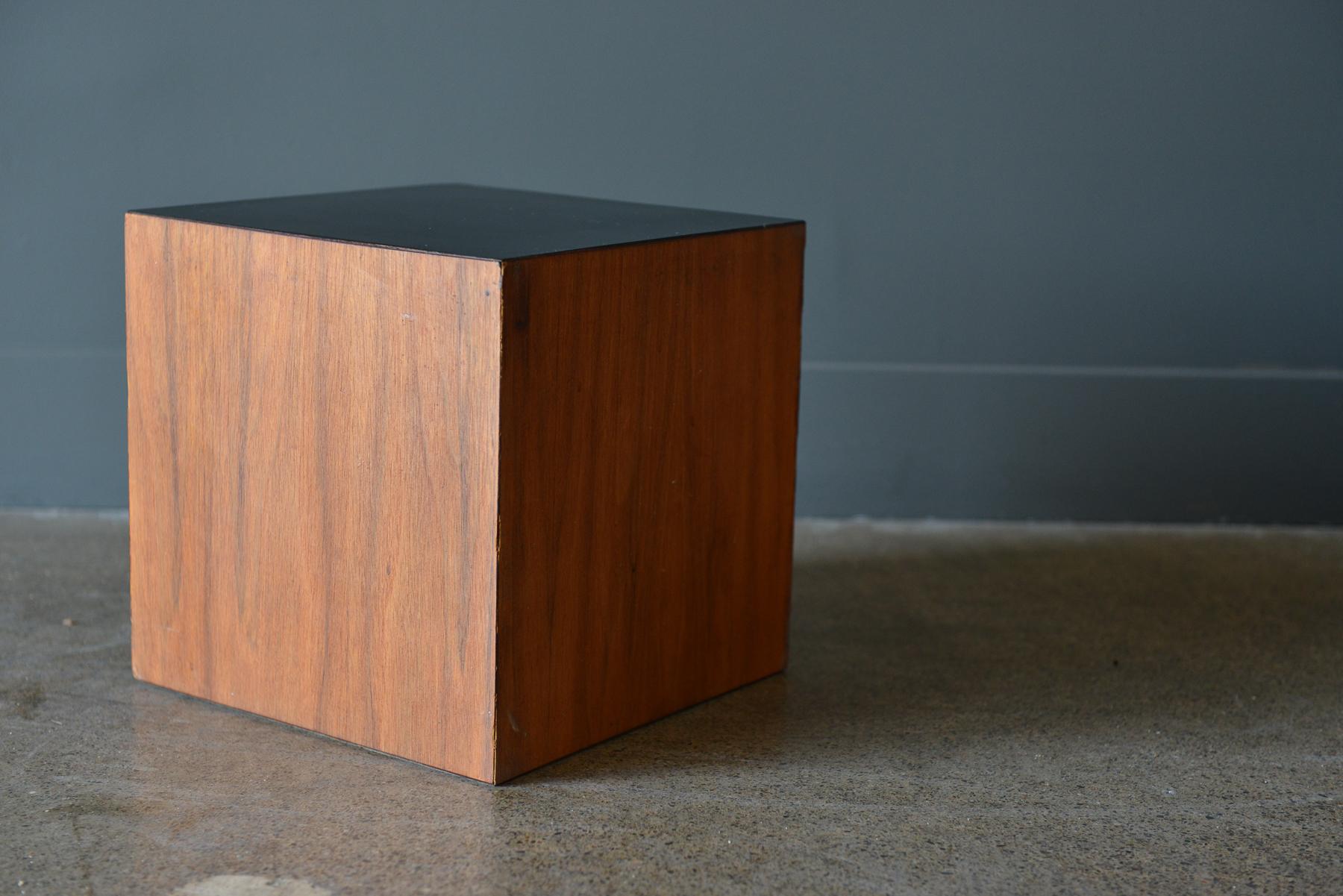 Midcentury Walnut Display Cubes or Side Tables, circa 1970 In Good Condition In Costa Mesa, CA