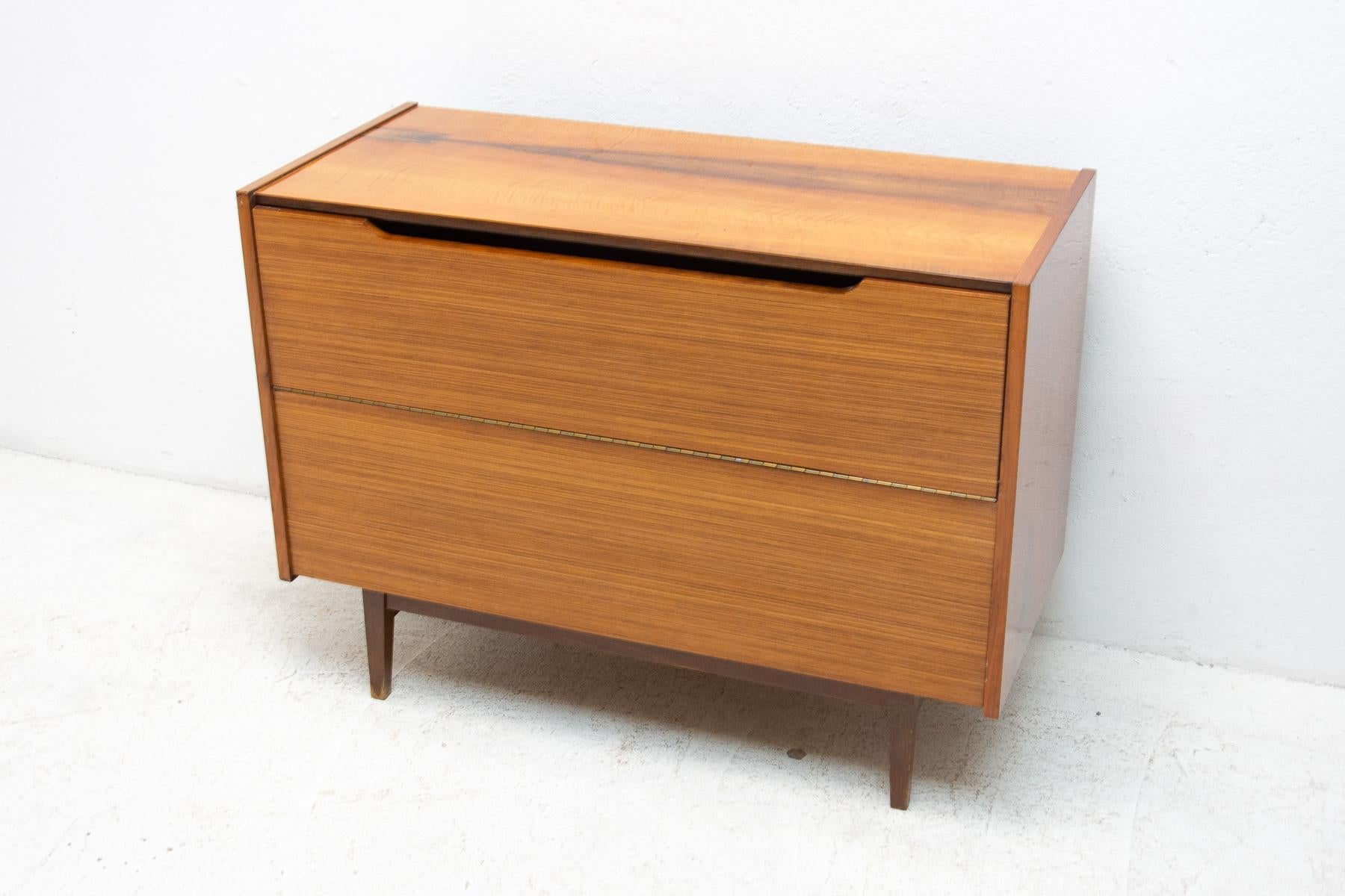 Mid Century Walnut Dresser, 1970´s, Czechoslovakia For Sale 10