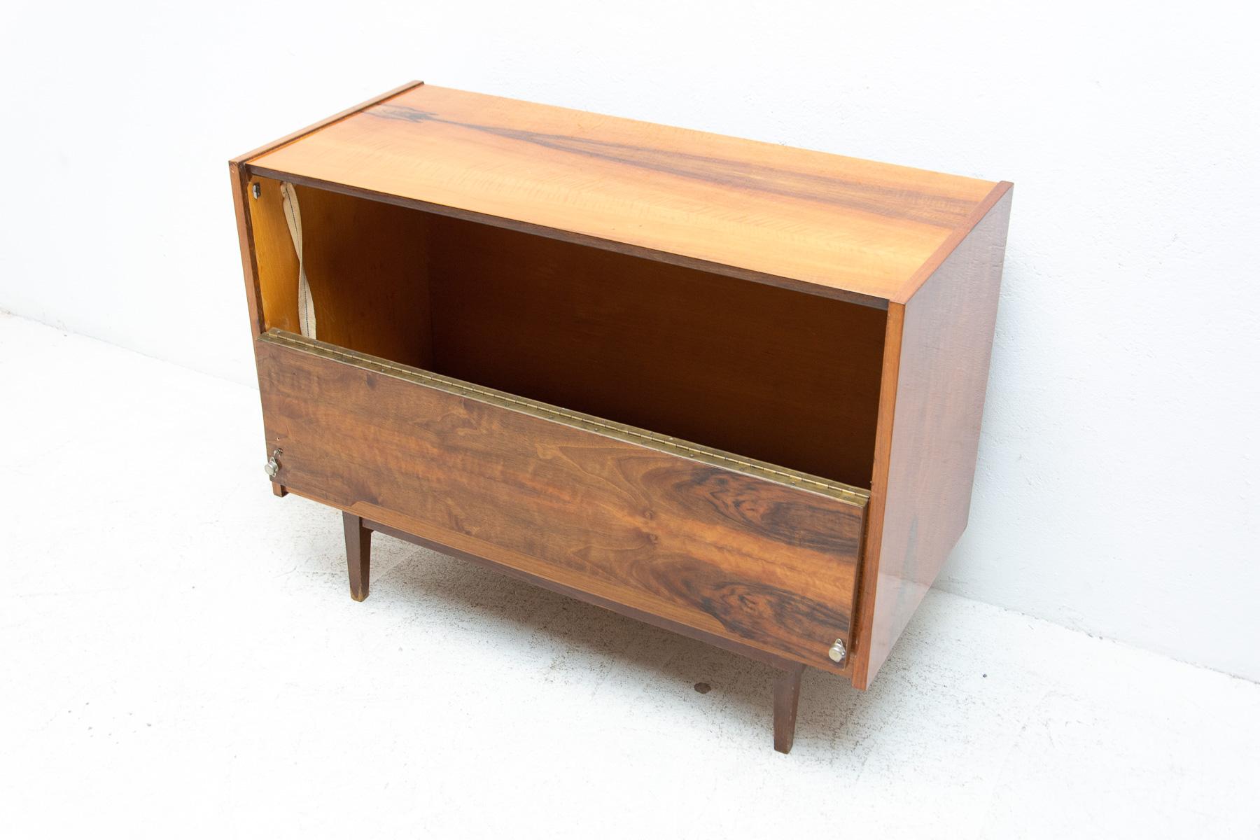 20th Century Mid Century Walnut Dresser, 1970´s, Czechoslovakia For Sale