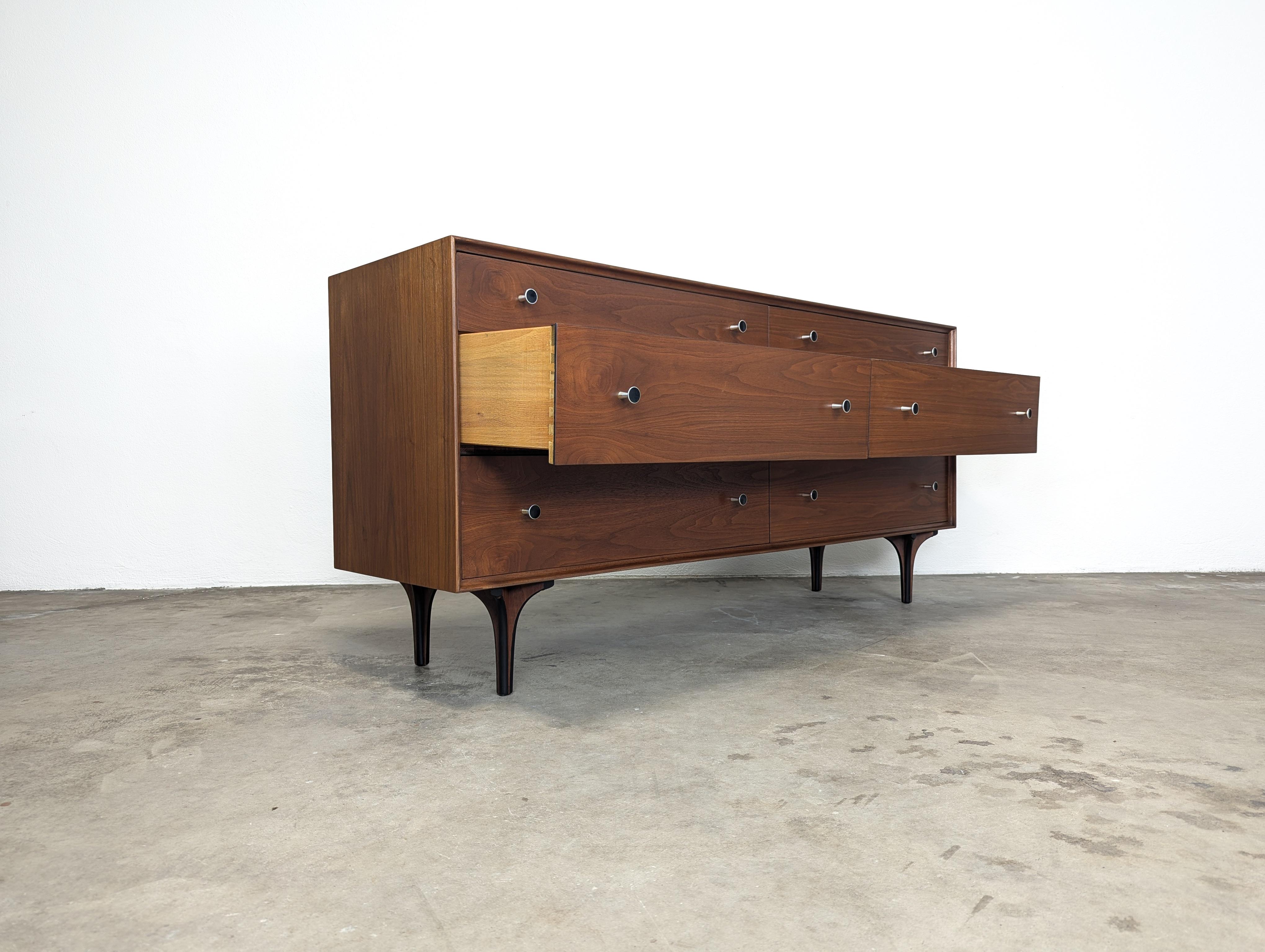 American Mid Century Walnut Dresser by Robert Baron for Glenn of California, c1960s For Sale