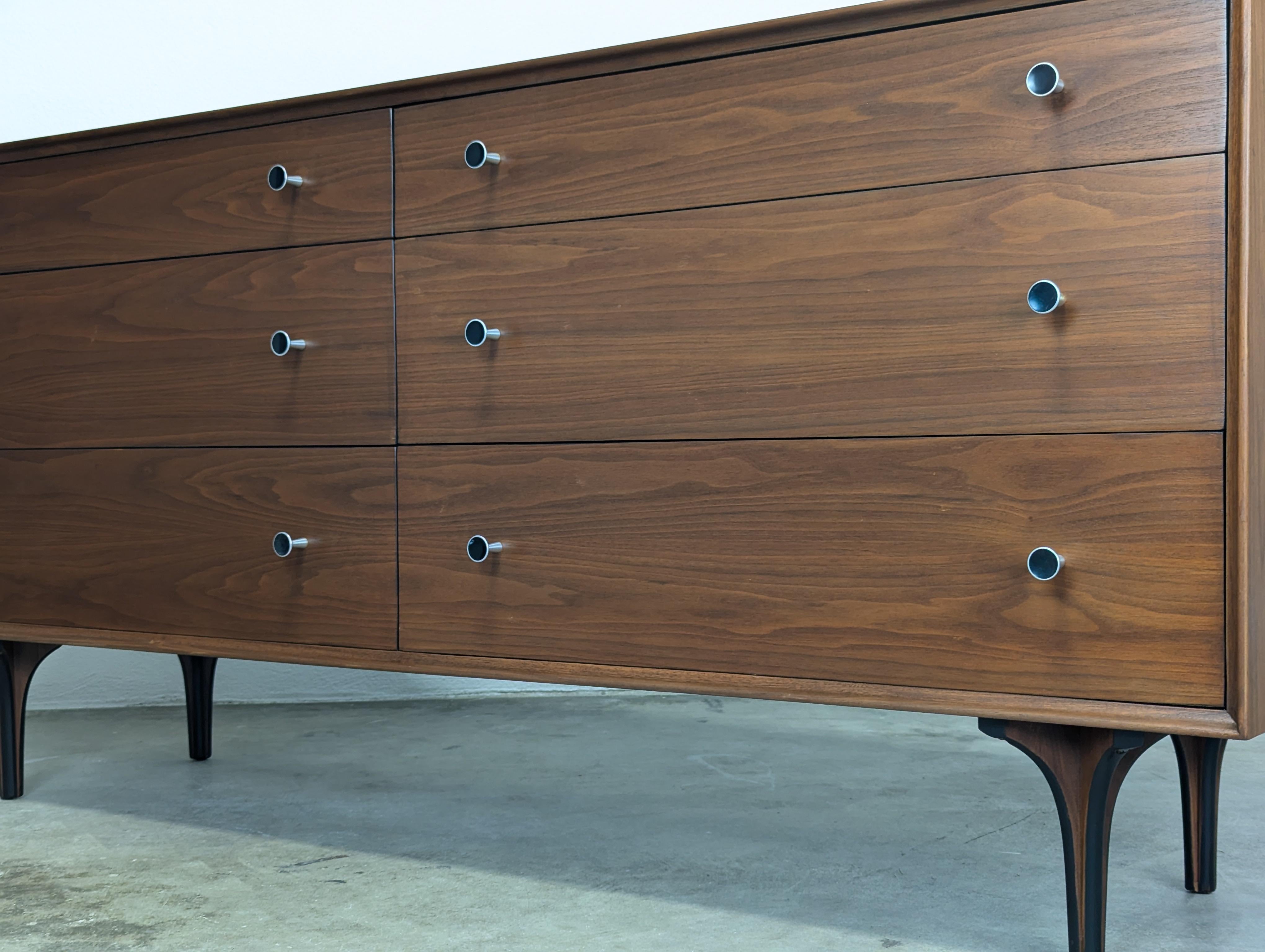 Mid Century Walnut Dresser by Robert Baron for Glenn of California, c1960s For Sale 1