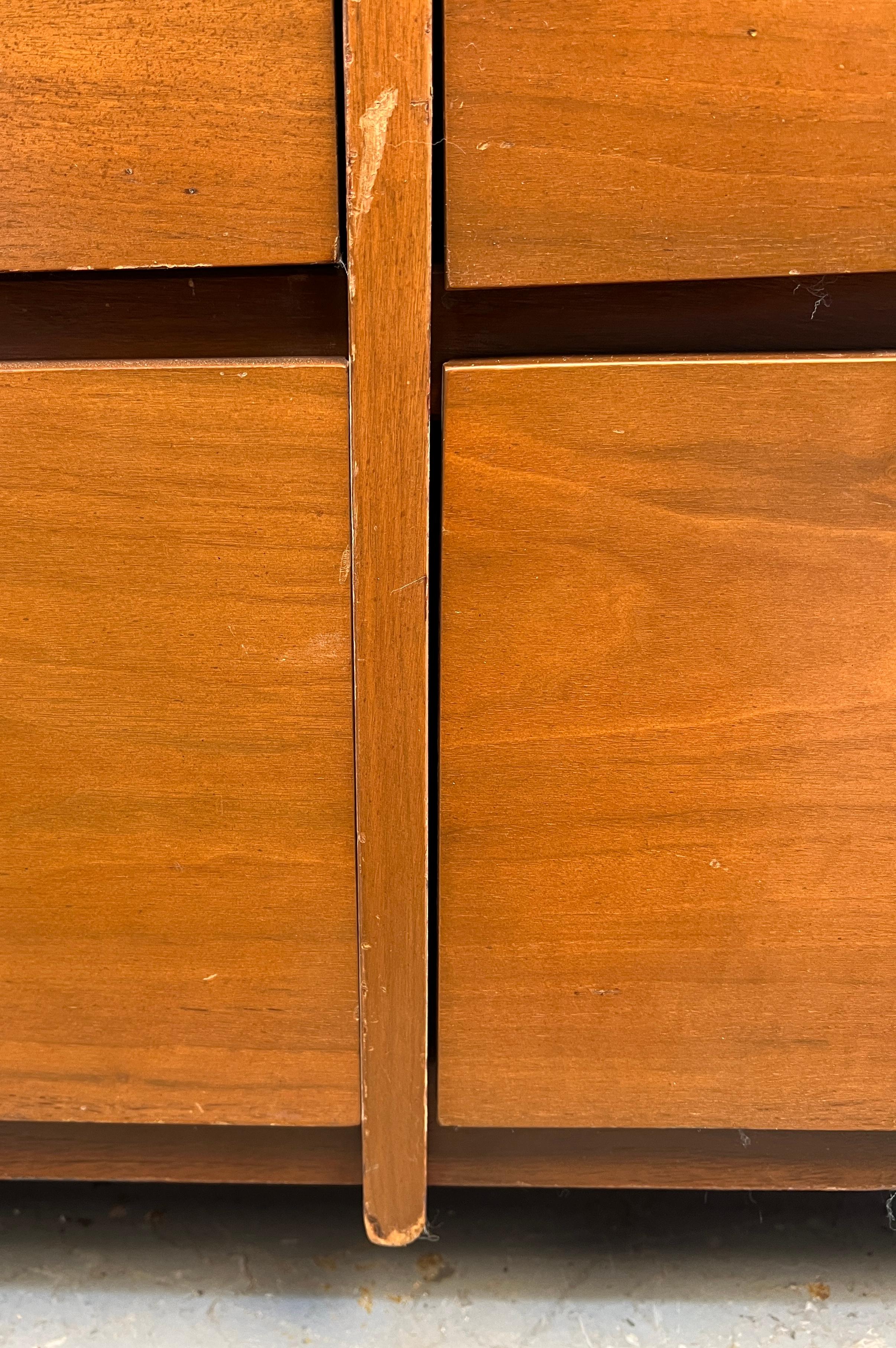 Comò in noce di metà secolo di Stanley Furniture in vendita 7