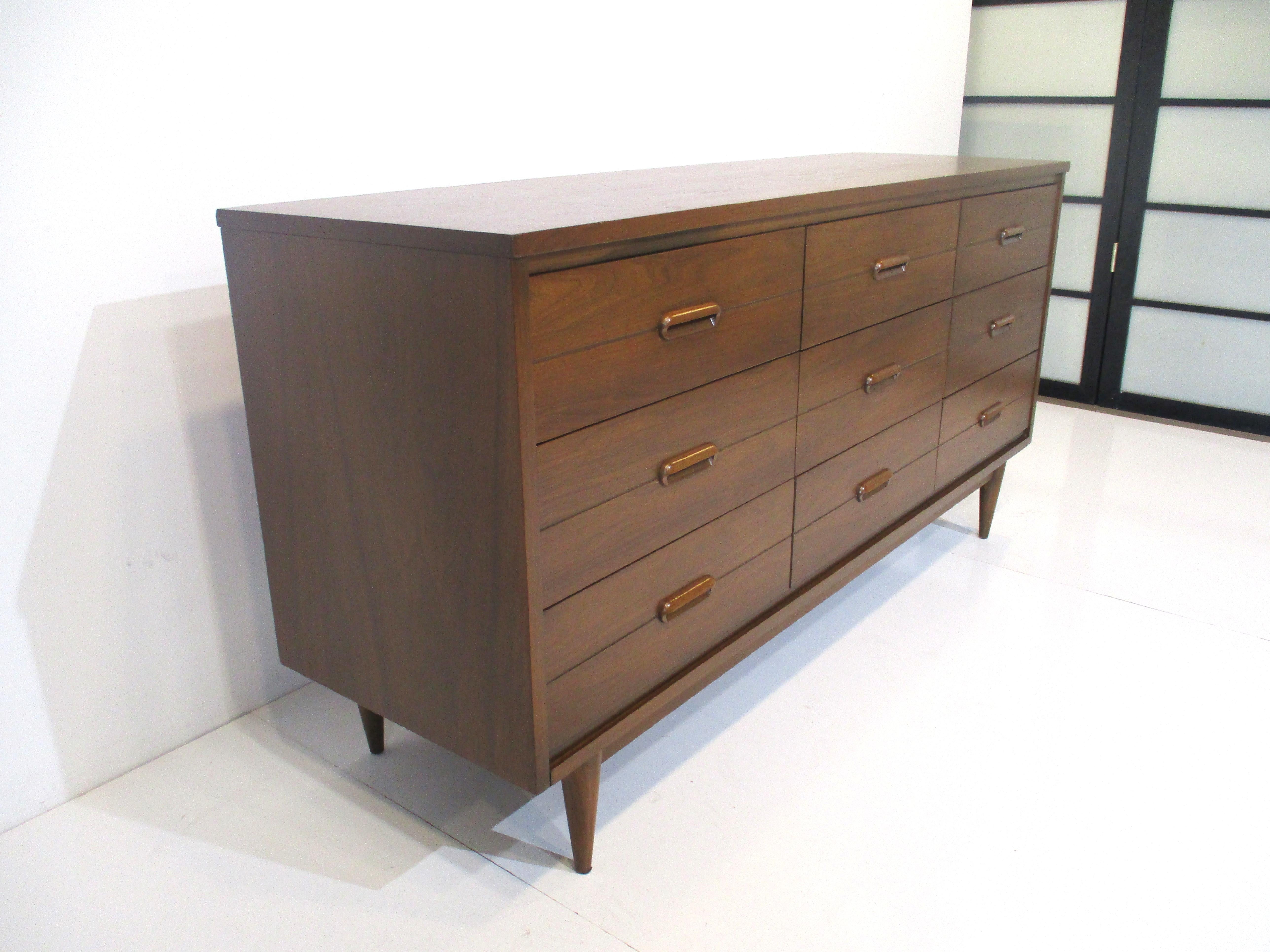 Mid Century Walnut Dresser Chest in the Style of Drexel In Good Condition In Cincinnati, OH