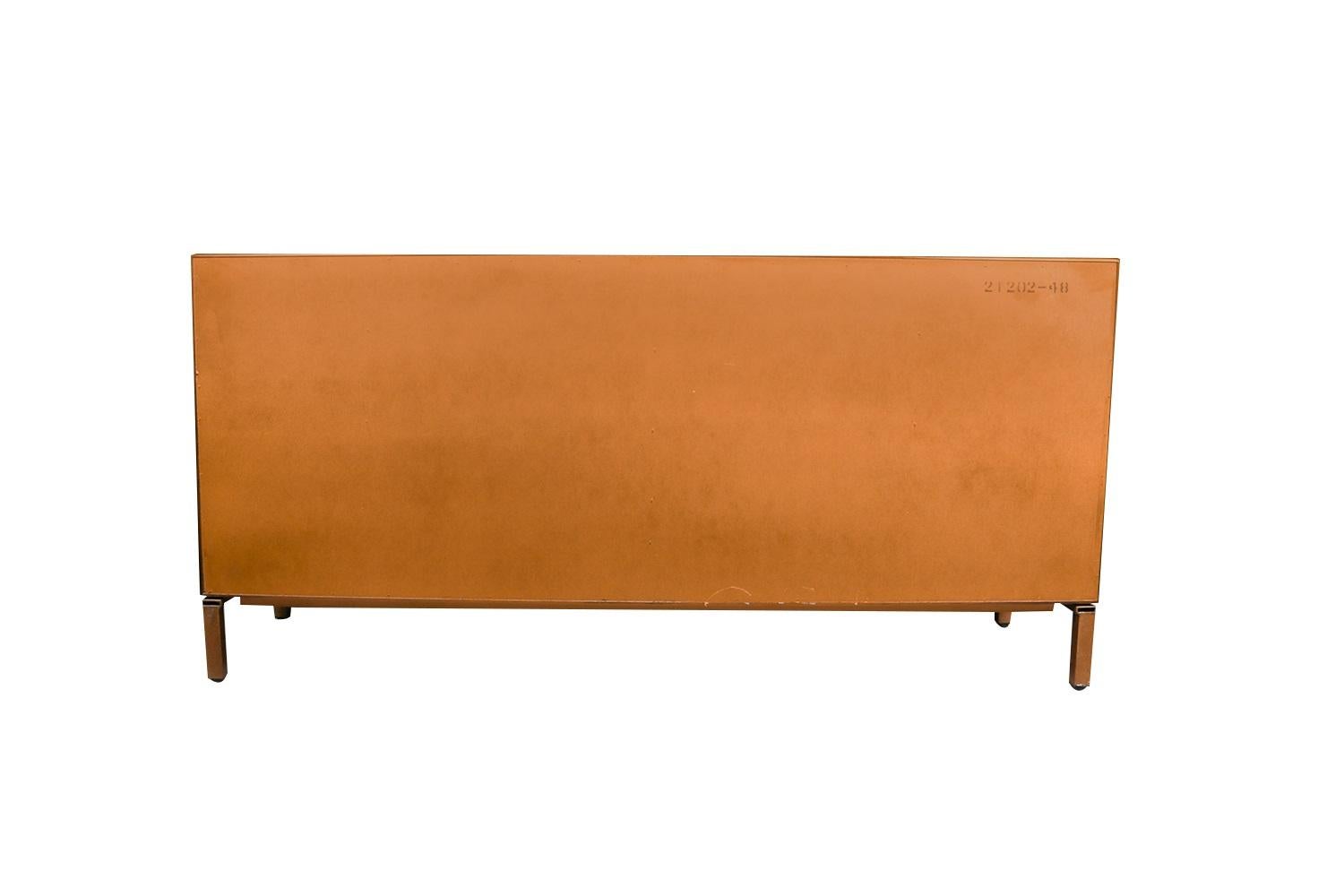 Mid-Century-Kommode aus Nussbaumholz Founders Furniture zugeschrieben Jack Cartwright im Angebot 2