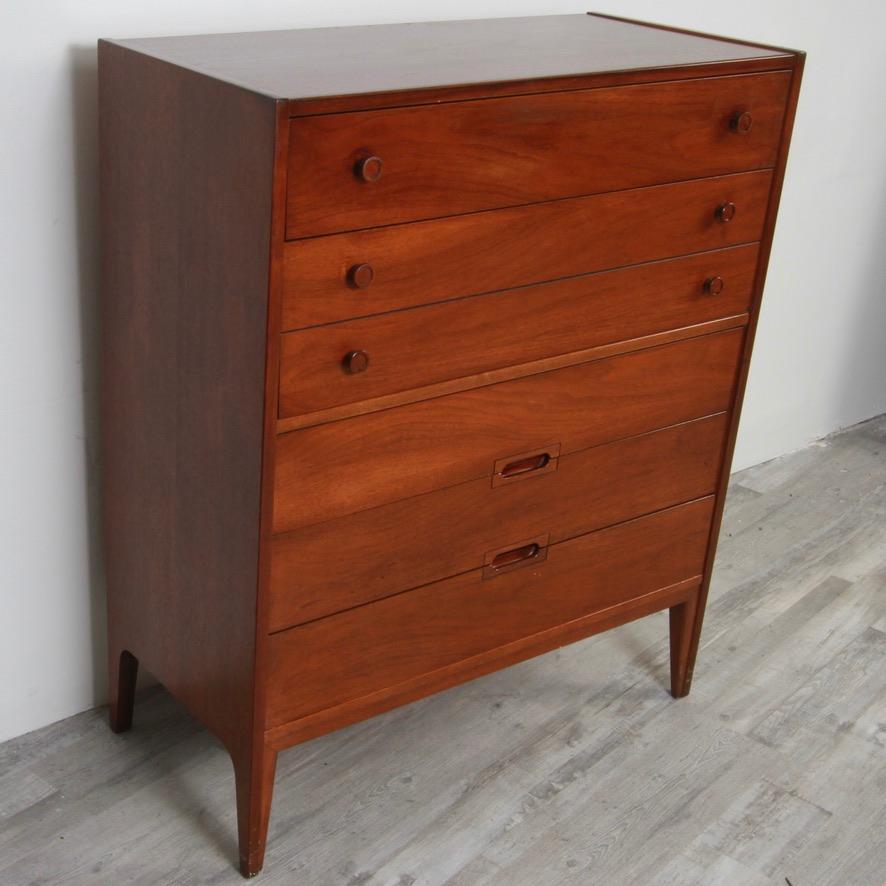 Mid-Century Walnut Dresser Set by United Furniture Company 5