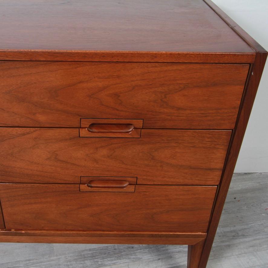 Mid-Century Modern Mid-Century Walnut Dresser Set by United Furniture Company