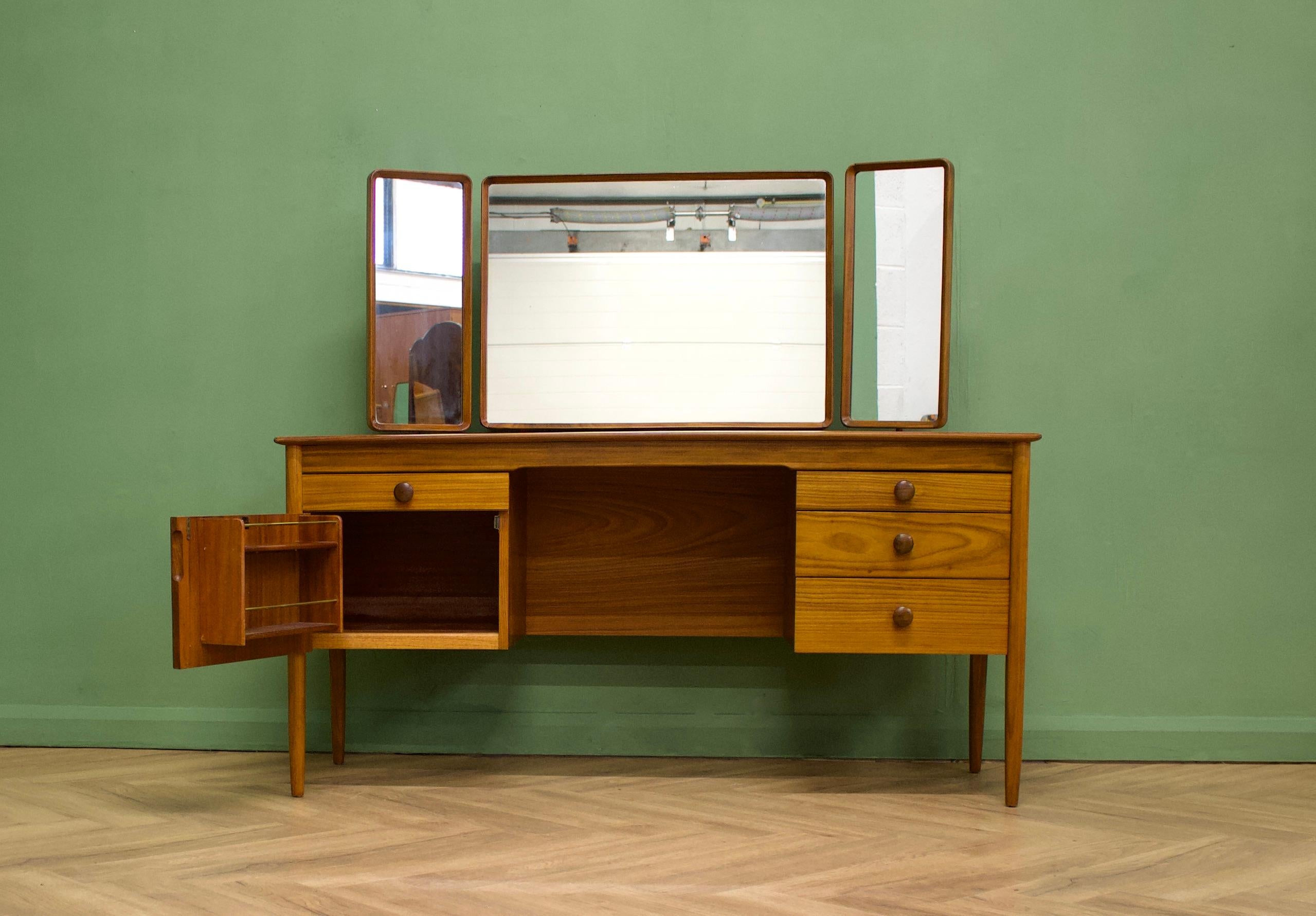 Mid-Century Walnut Dressing Table from Butilux, 1960s In Good Condition In South Shields, GB