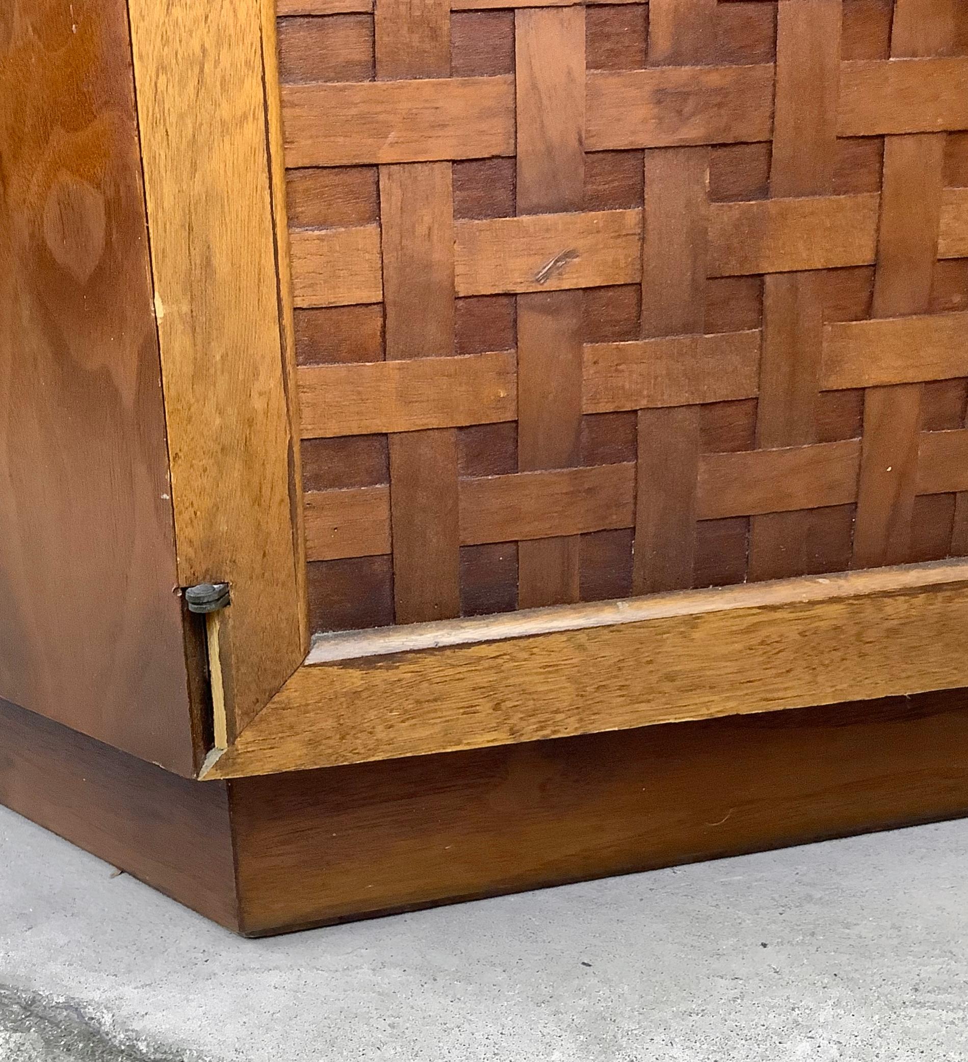 Mid-Century Walnut End Table For Sale 3