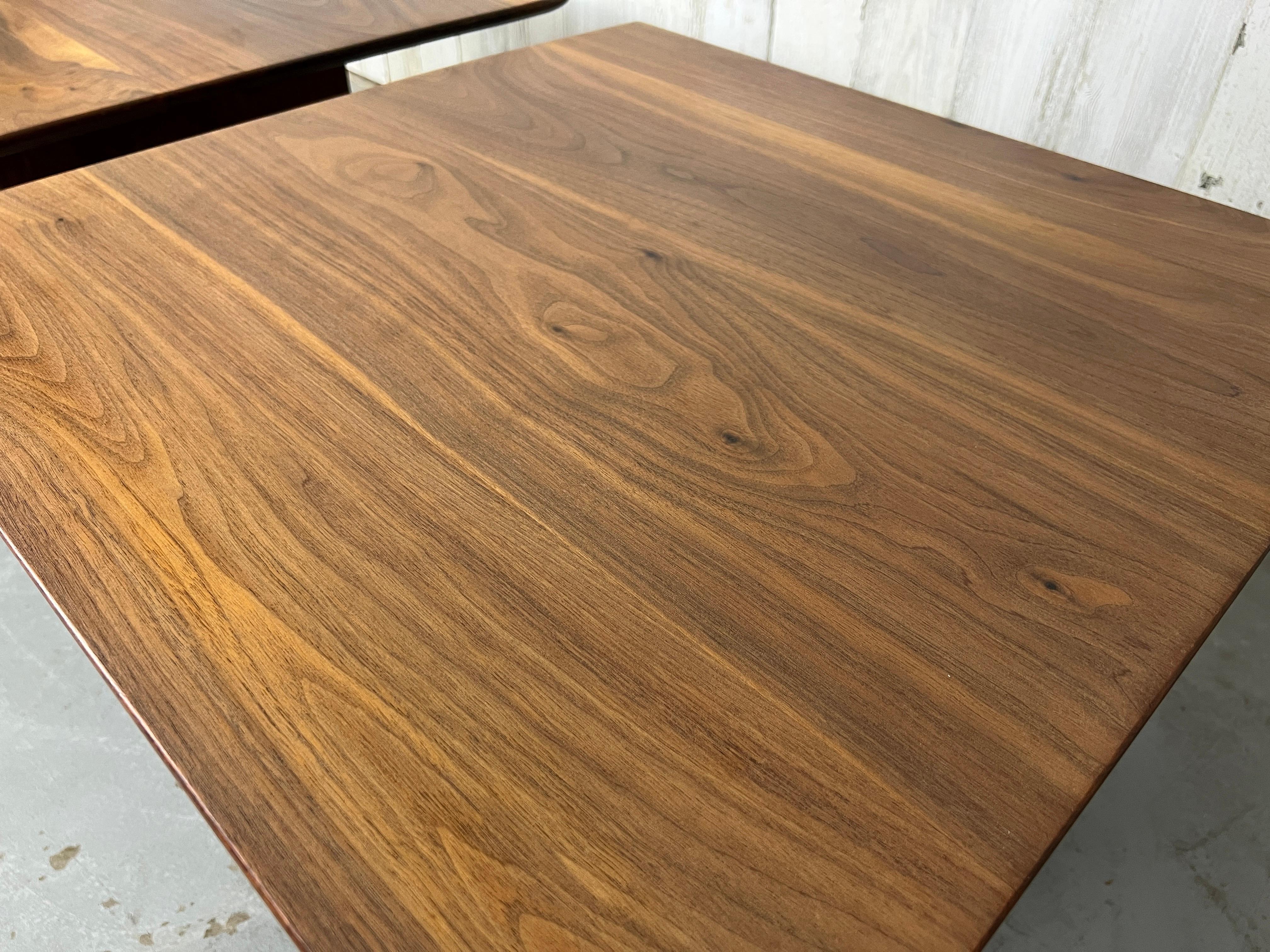 Midcentury Walnut End Tables In Good Condition For Sale In Denton, TX