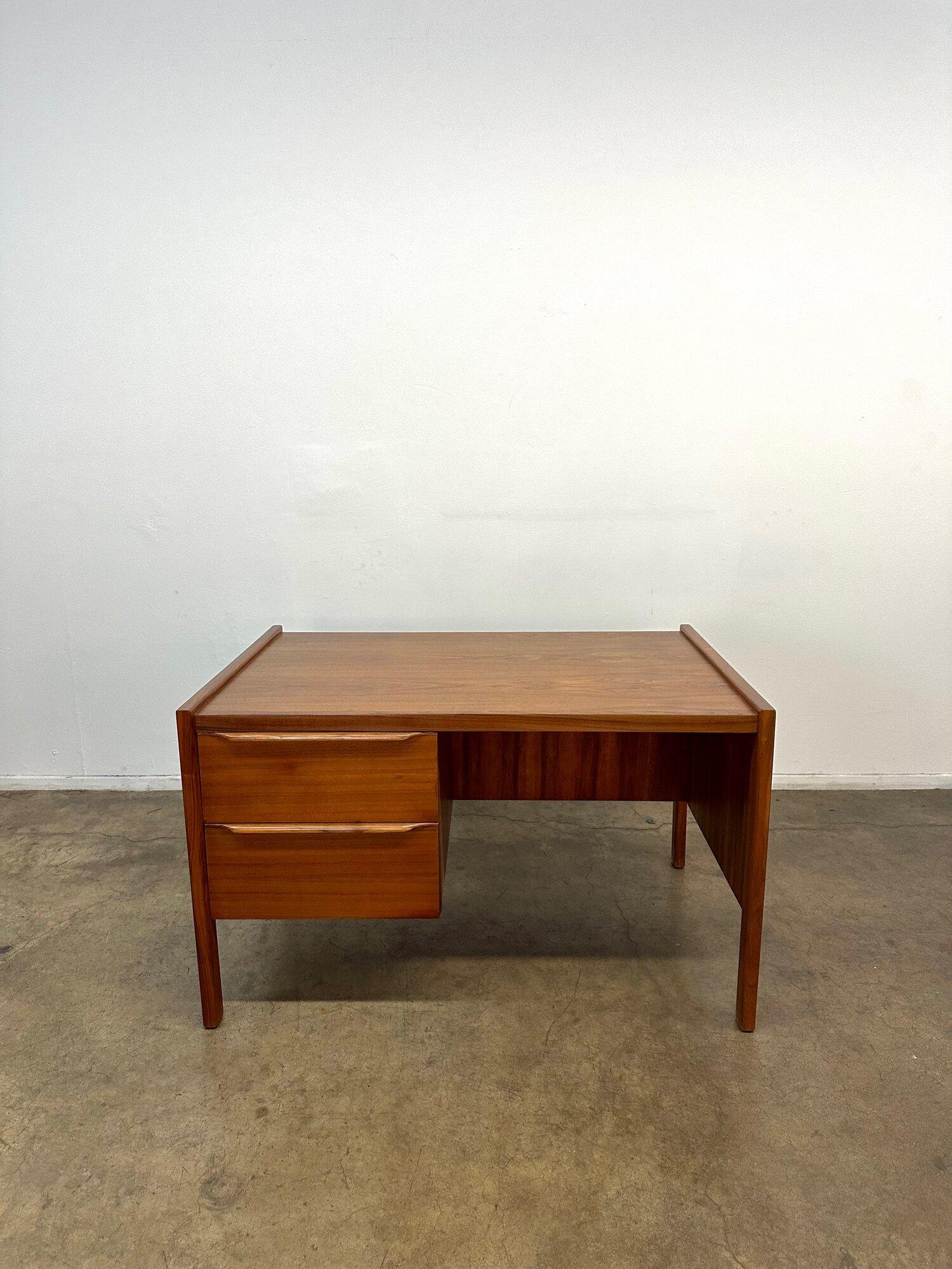 Dimensions: W48 D31.5 H29

Walnut executive desk in fully restored condition. Item is structurally sound with no major areas of wear. The desk is finished on all sides.
