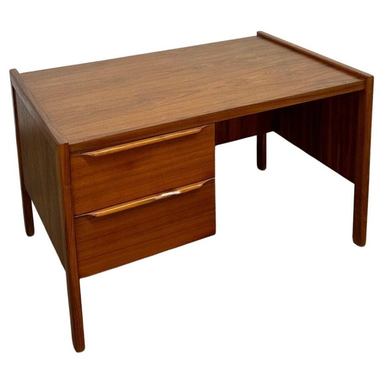 Mid century Walnut executive desk For Sale at 1stDibs