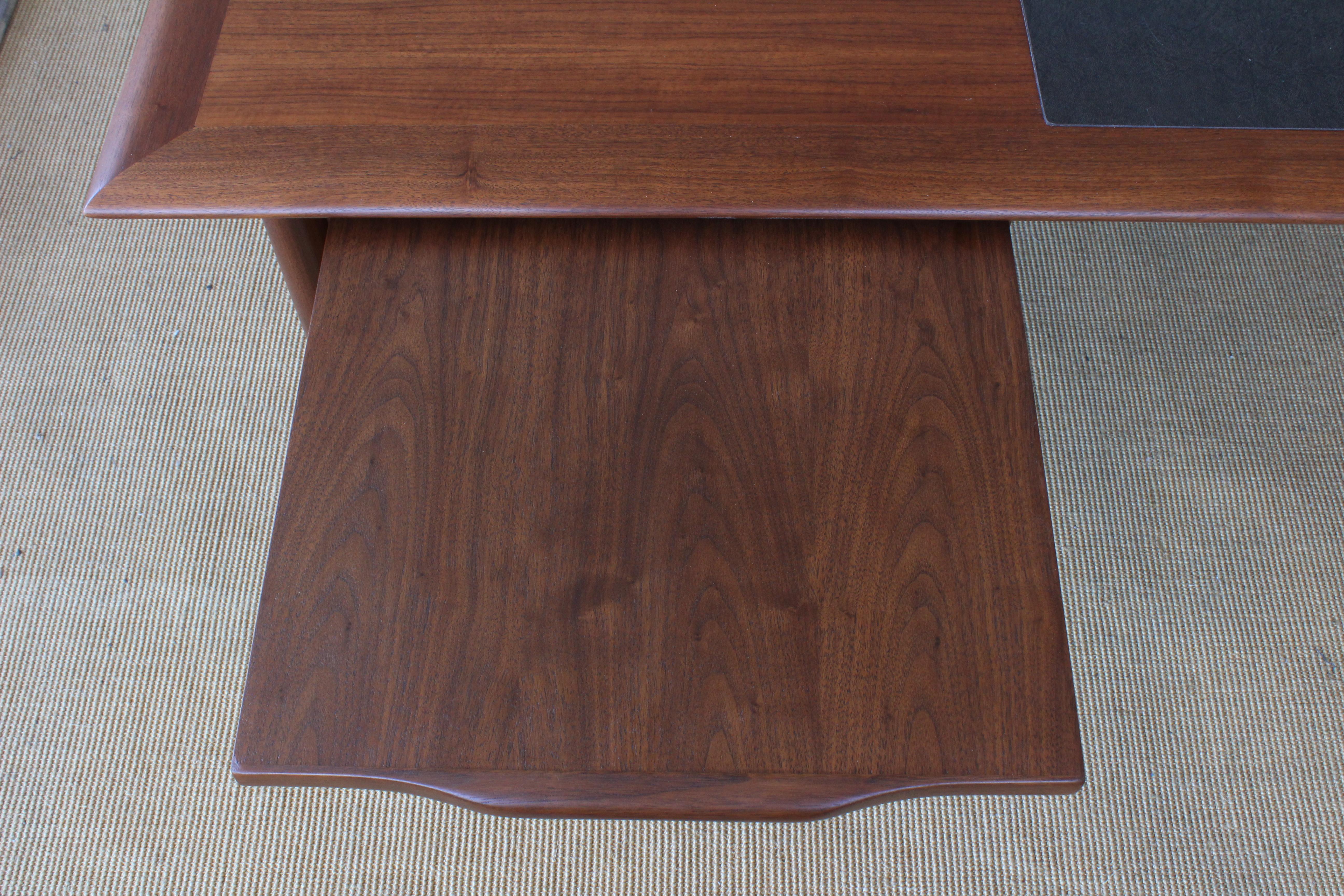 American Midcentury Walnut Executive Desk, U.S.A, 1960s