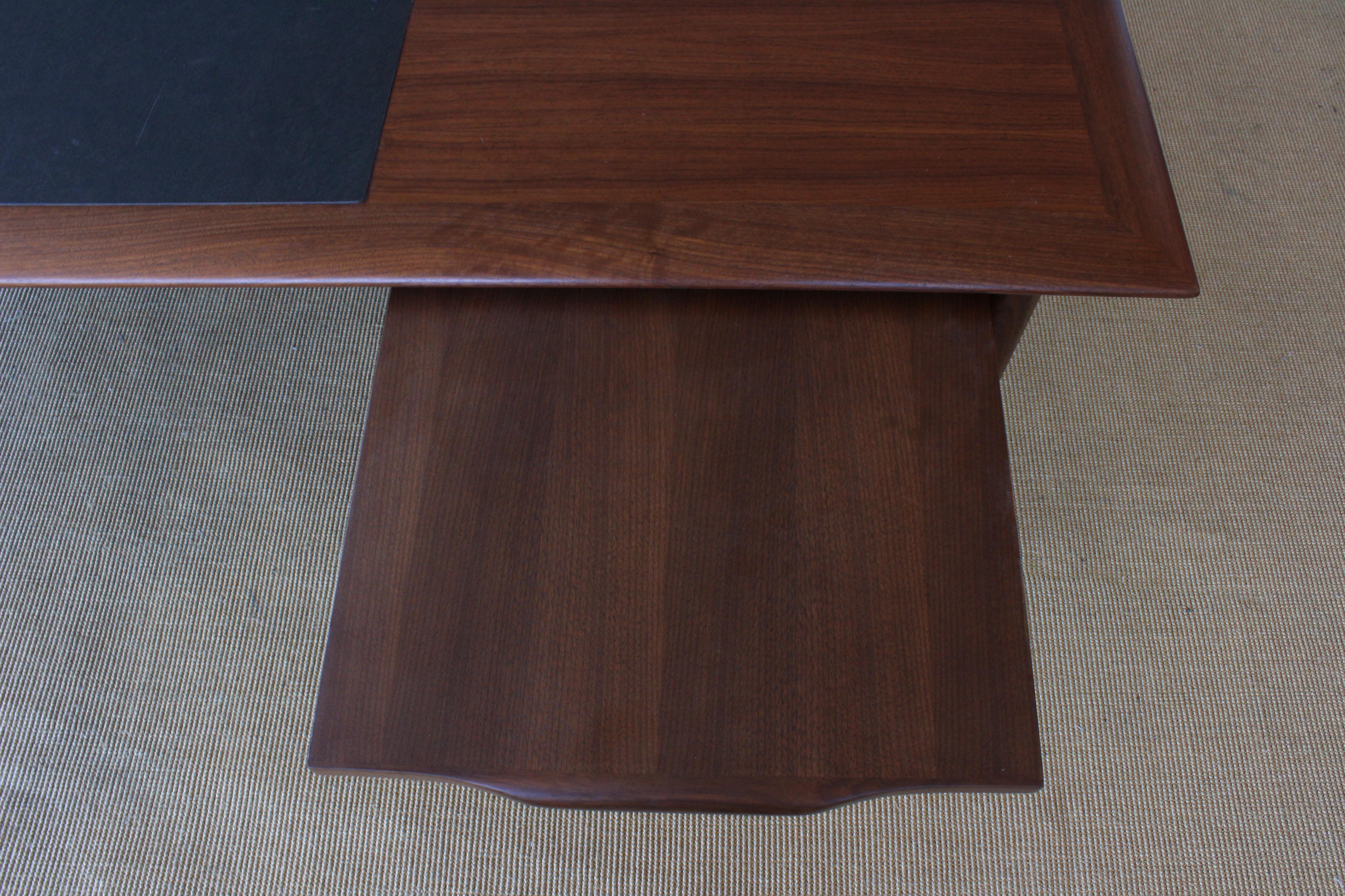 Midcentury Walnut Executive Desk, U.S.A, 1960s In Excellent Condition In Los Angeles, CA