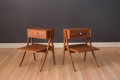 Mid Century Nussbaum Nachttische von Drexel Declaration