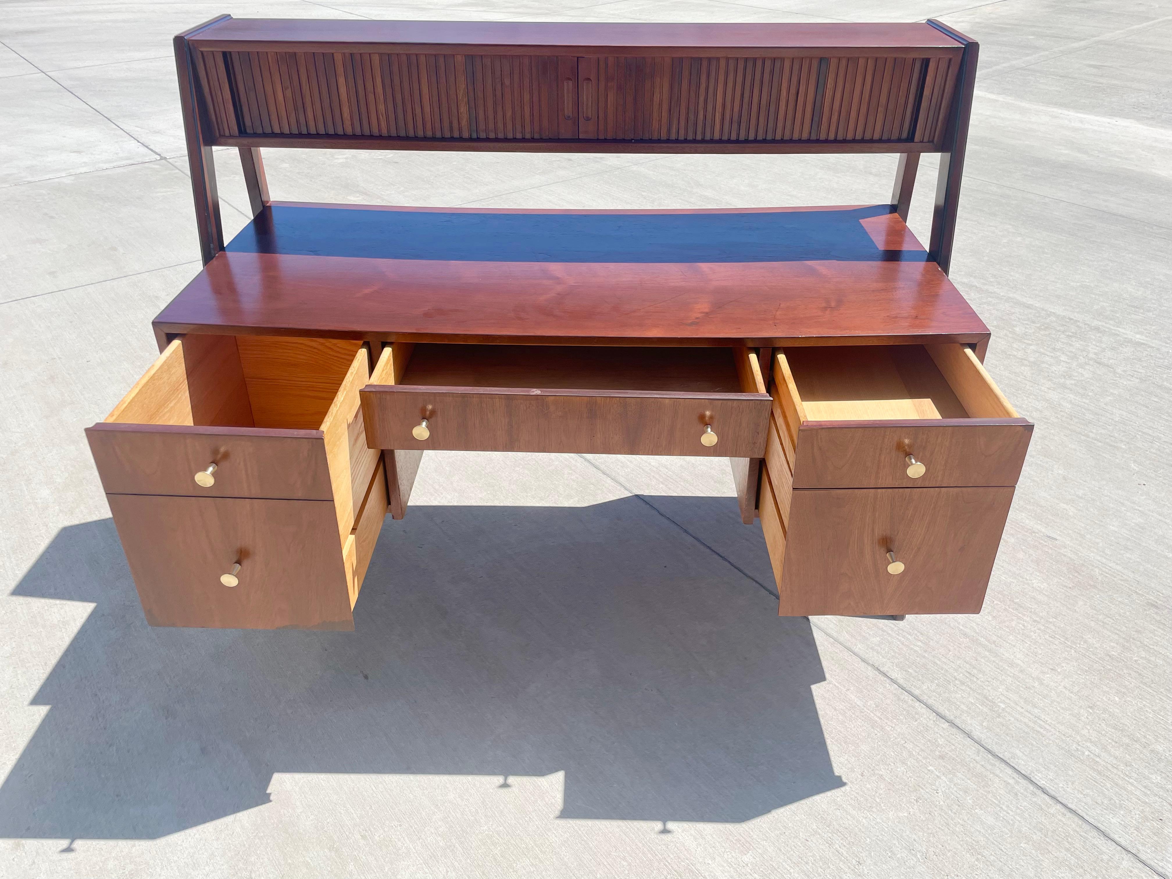 Midcentury Walnut Floating Tambour Desk Attributed to Glenn of California In Good Condition For Sale In North Hollywood, CA