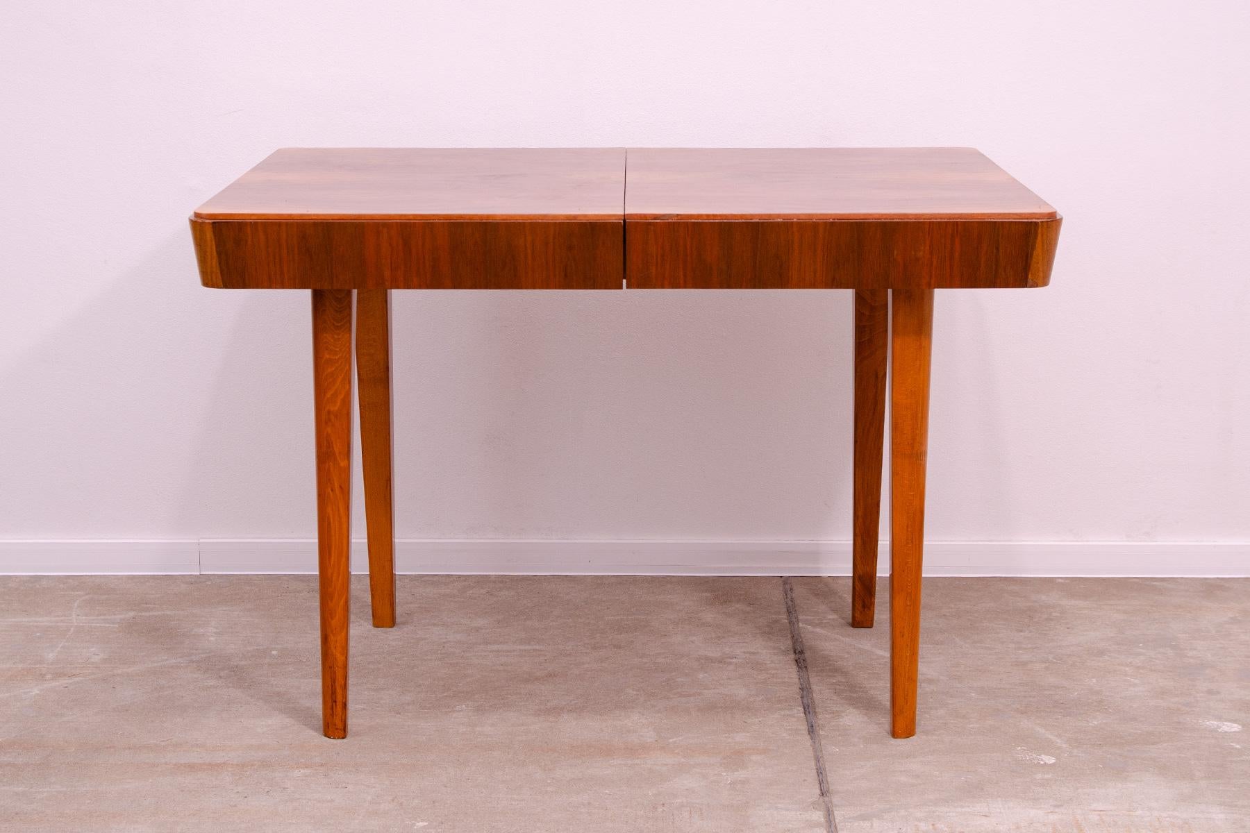 This adjustable dining table was designed and made by Setona company in the 1950s in the former Czechoslovakia. It´s made of walnut. The table is in very good condition, it was completely renovated in the recent past.

Height: 78 cm

tabletop: 116 x