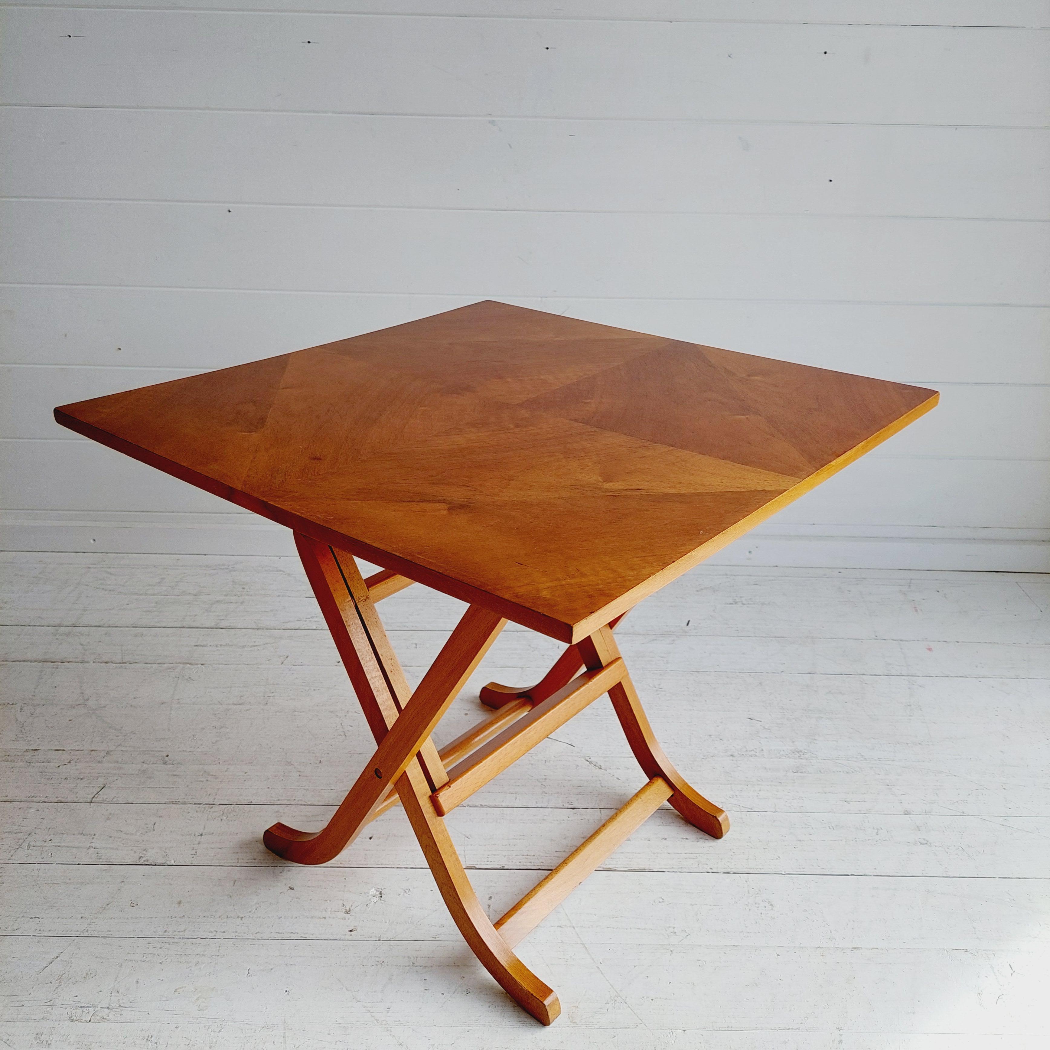 Quality space saving fold flat side table by quality British maker Meredew.
Circa 1960s 70s
Ideal for today's mid century modern living.

Vintage mid century folding table.
Made by Meredew in walnut with a quartered veneer top.
Square in shape
A