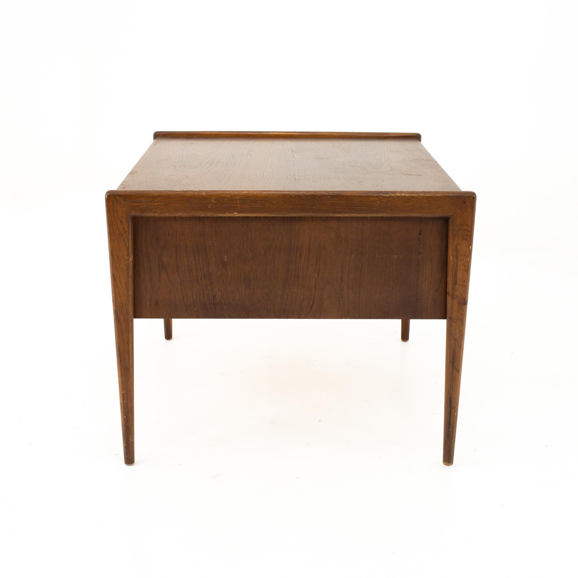 Mid Century Walnut Foyer Entry Console In Good Condition For Sale In Countryside, IL