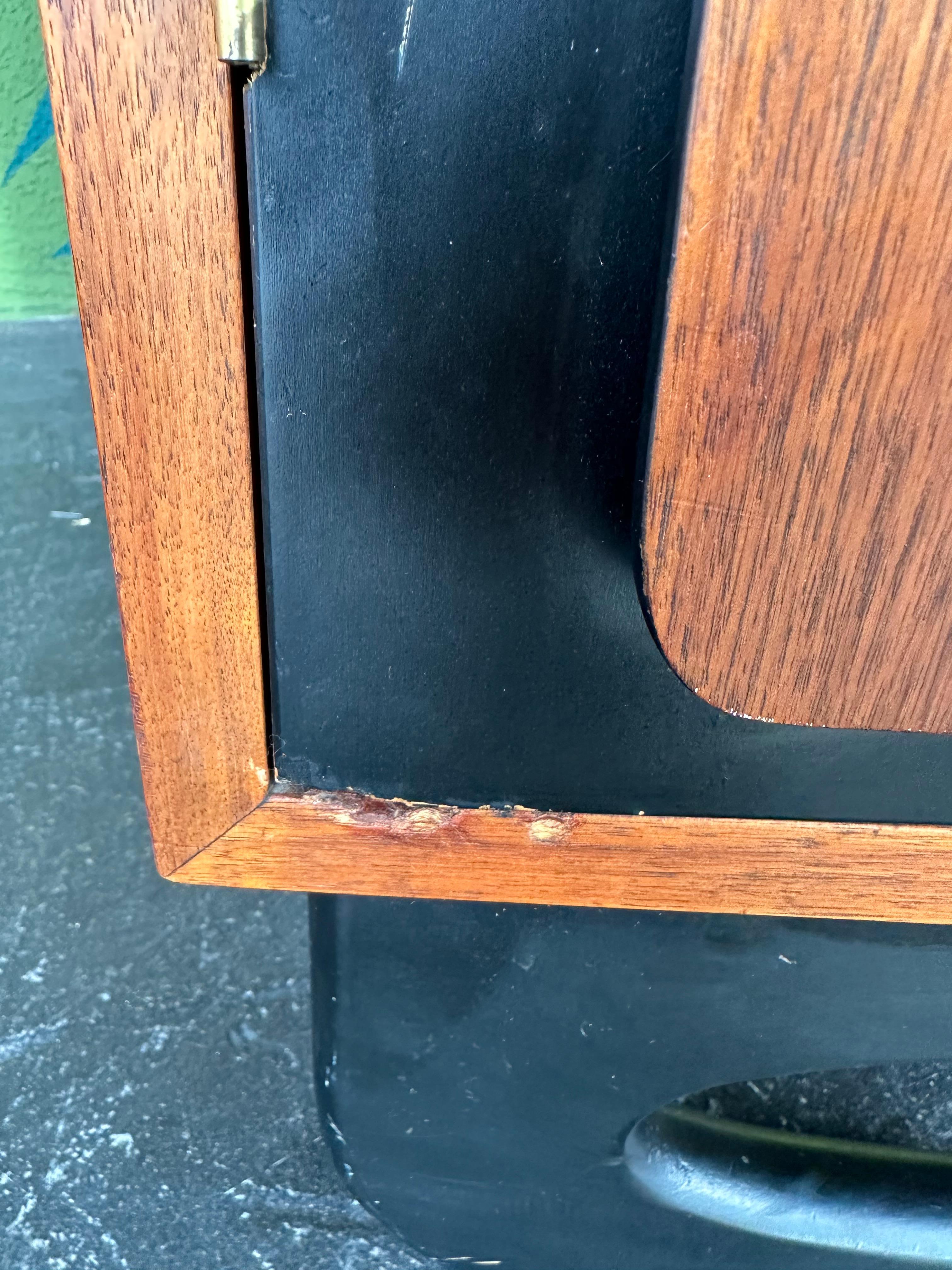 Cassettone da gentiluomo in noce di metà secolo Stile brutalista Tallboy in vendita 4