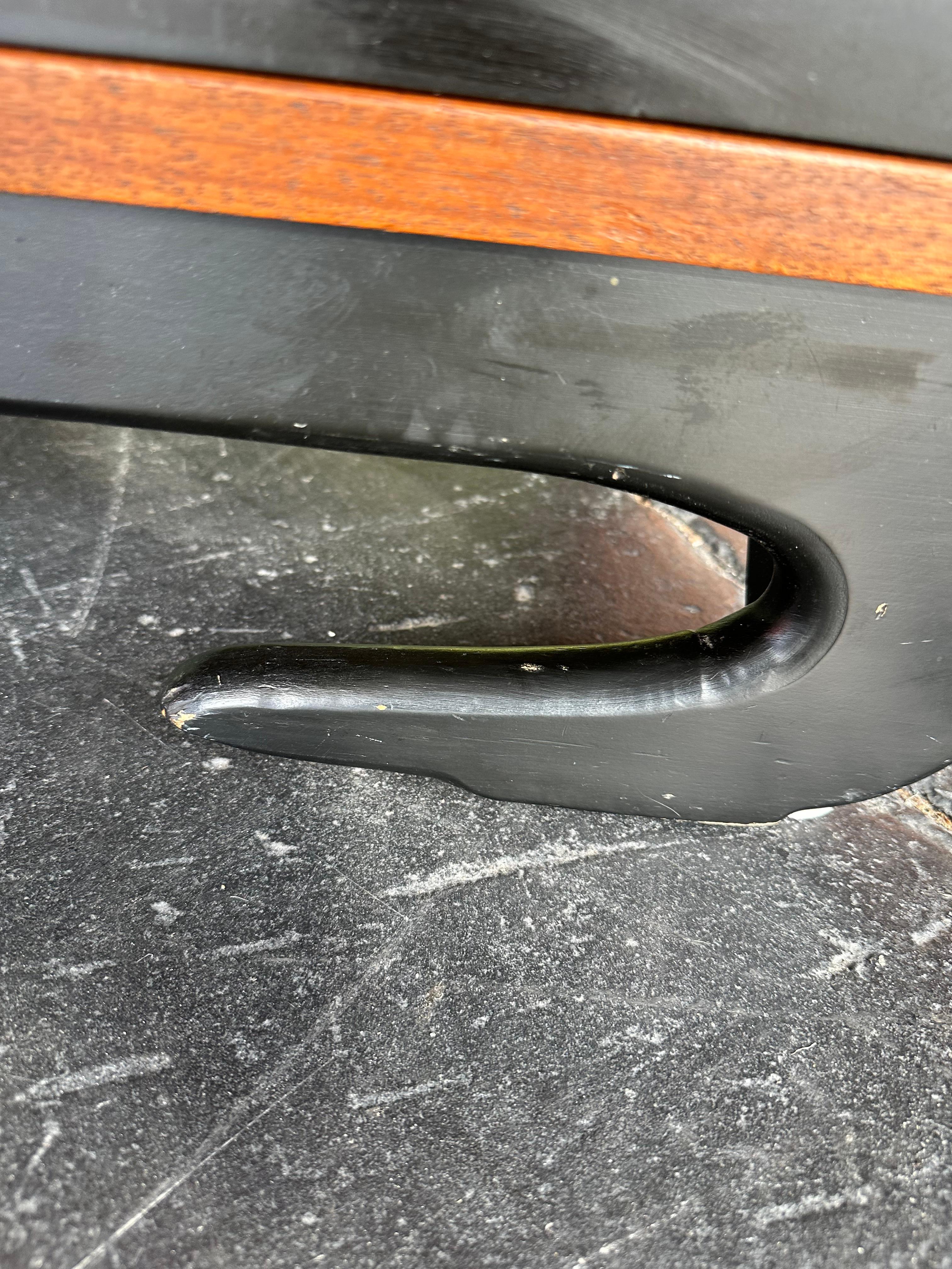 Cassettone da gentiluomo in noce di metà secolo Stile brutalista Tallboy in vendita 5