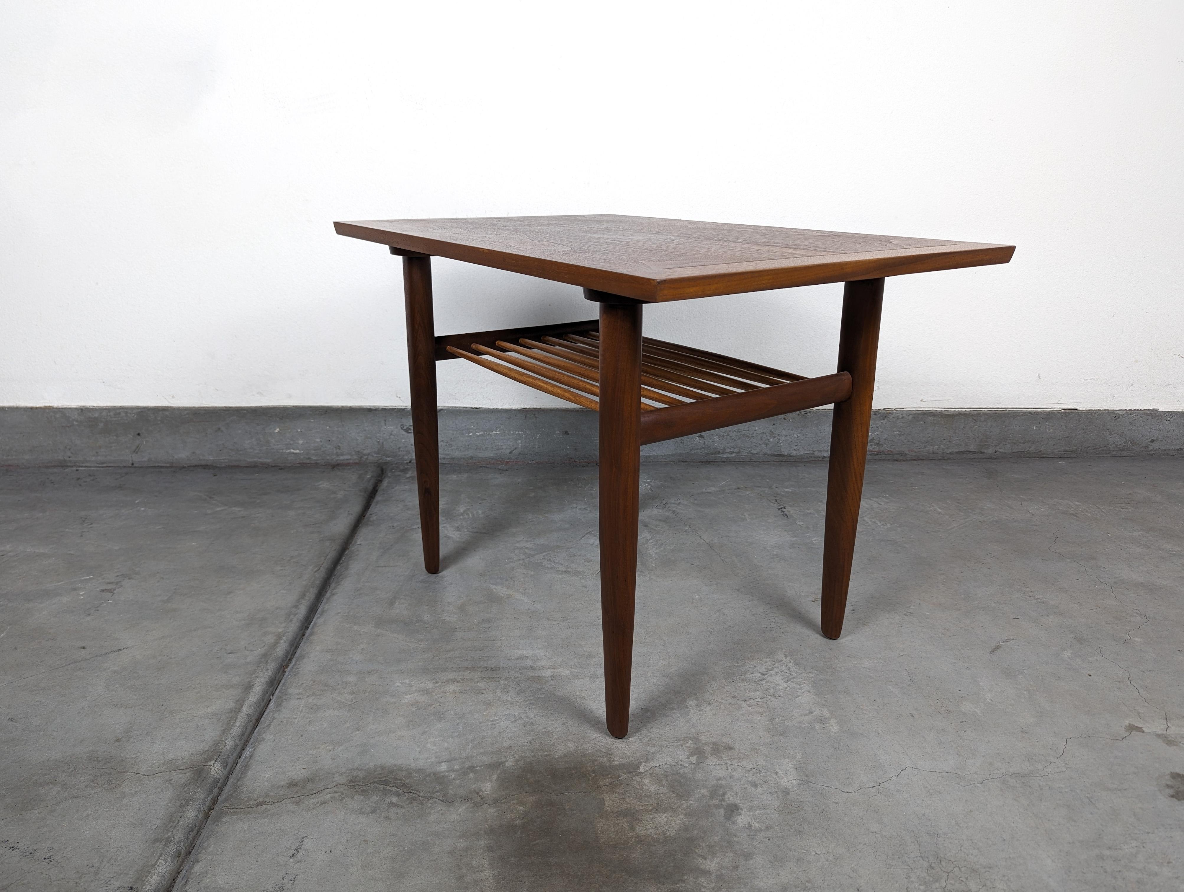 Mid Century Walnut George Nakashima Sundra Tiered Side Table for Widdicomb For Sale 1