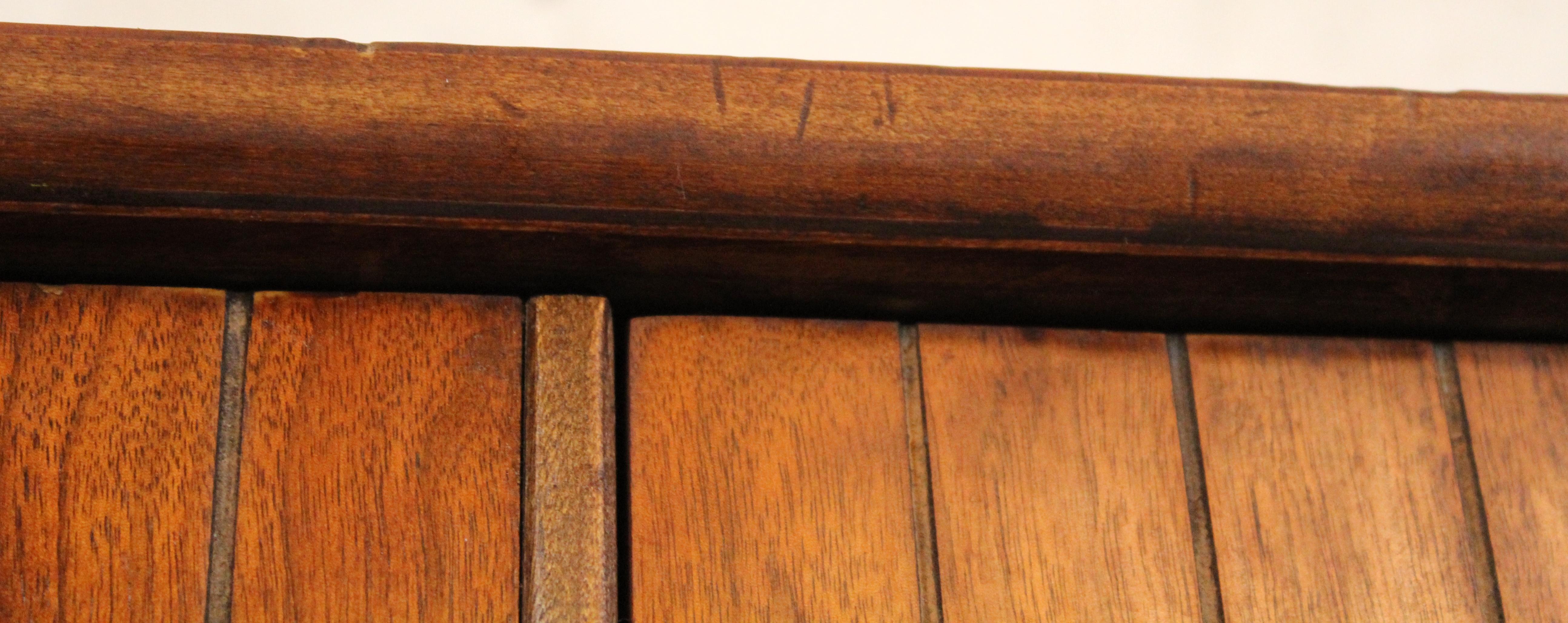 Kommode aus Nussbaumholz aus der Mitte des Jahrhunderts von Harmony House im Angebot 5