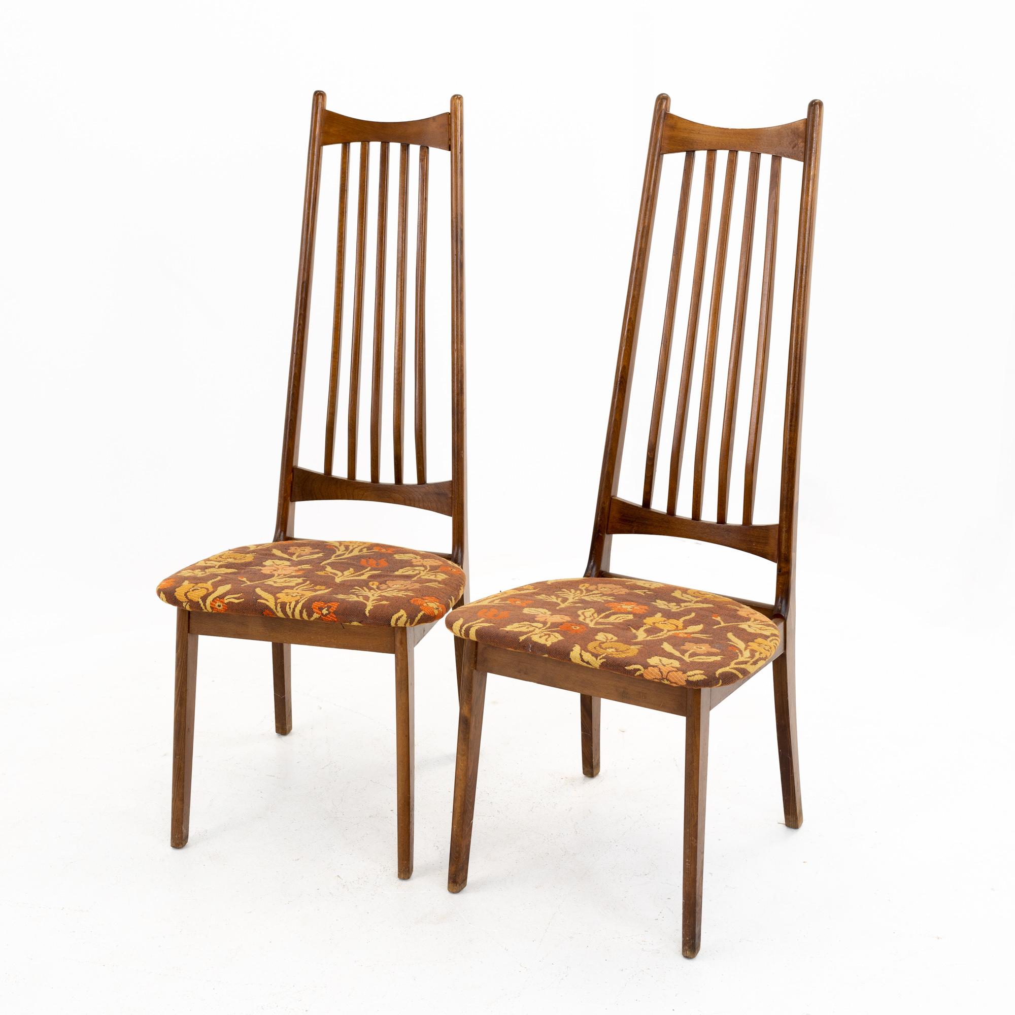 Mid Century Walnut Highback Dining Chairs, Set of 4 In Good Condition In Countryside, IL