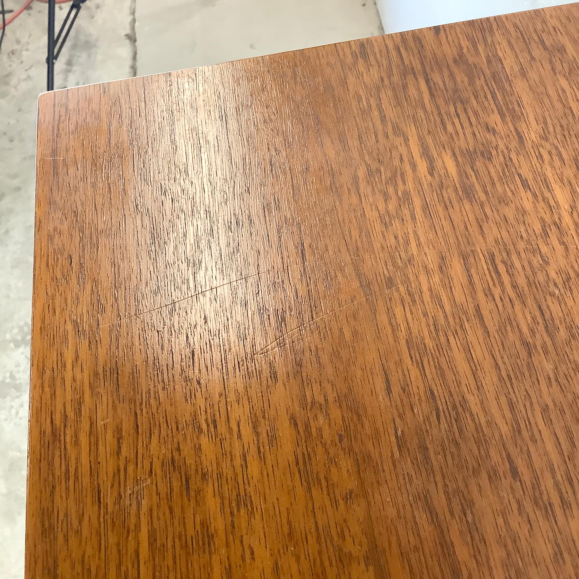 Comò Highboy in noce del Medioevo di Bassett in vendita 6