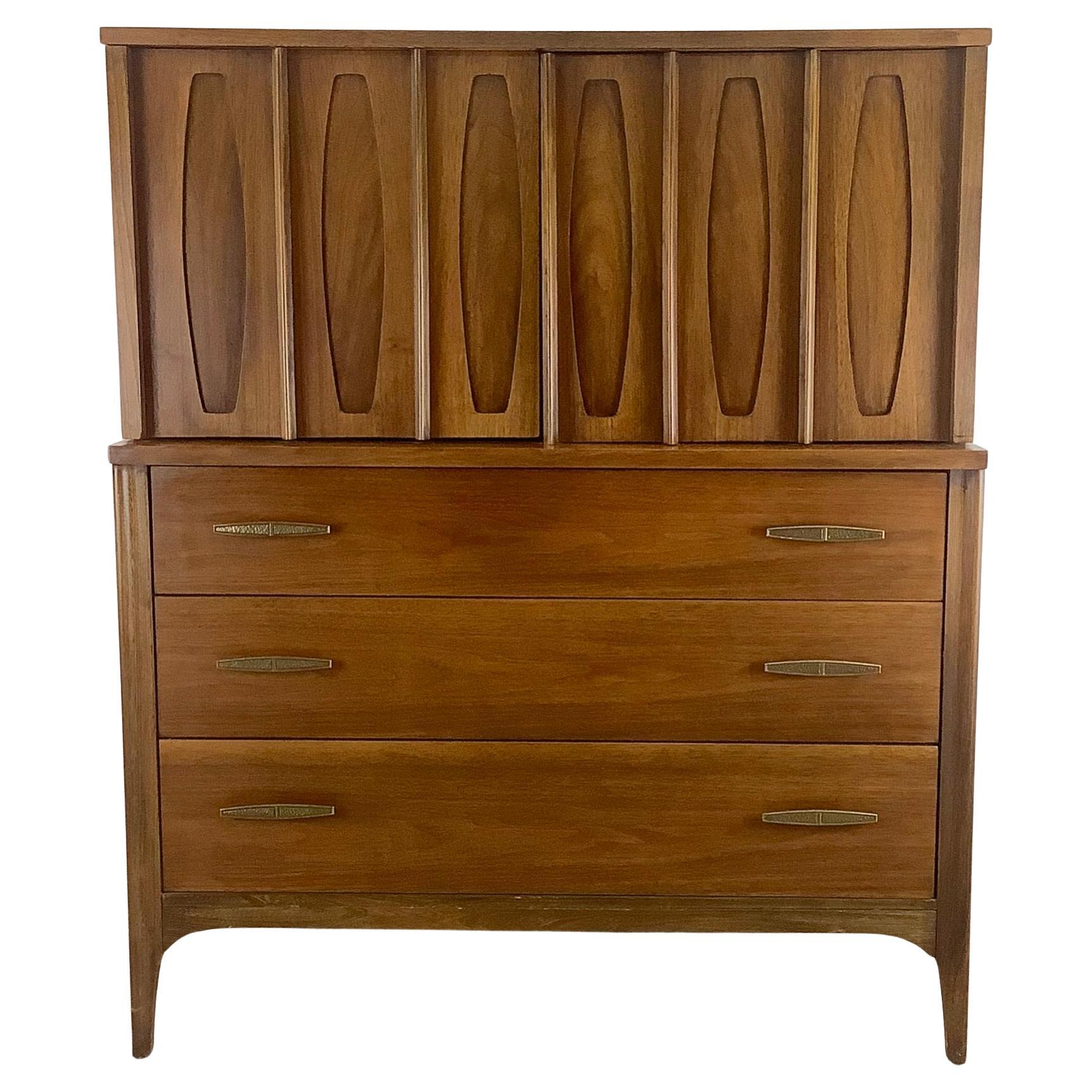 Vintage Spade Handle Highboy Dresser By Stanley For Sale at 1stDibs