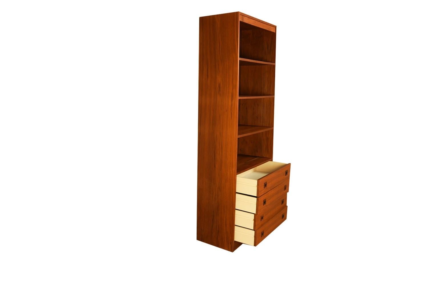 Fantastic mid-century walnut two-piece, bookcase storage cabinet / hutch. This amazing vintage bookcase and storage cabinet features an upper open bookcase with three removable shelves, below are four spacious drawers. The bookcase rests on a modern