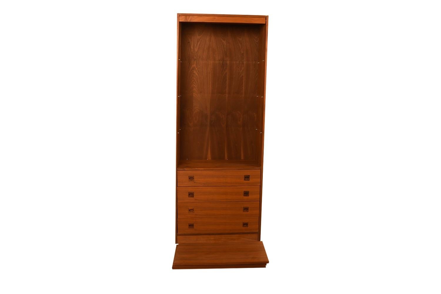 Mid-Century Walnut Hutch Bookcase Cabinet For Sale 2