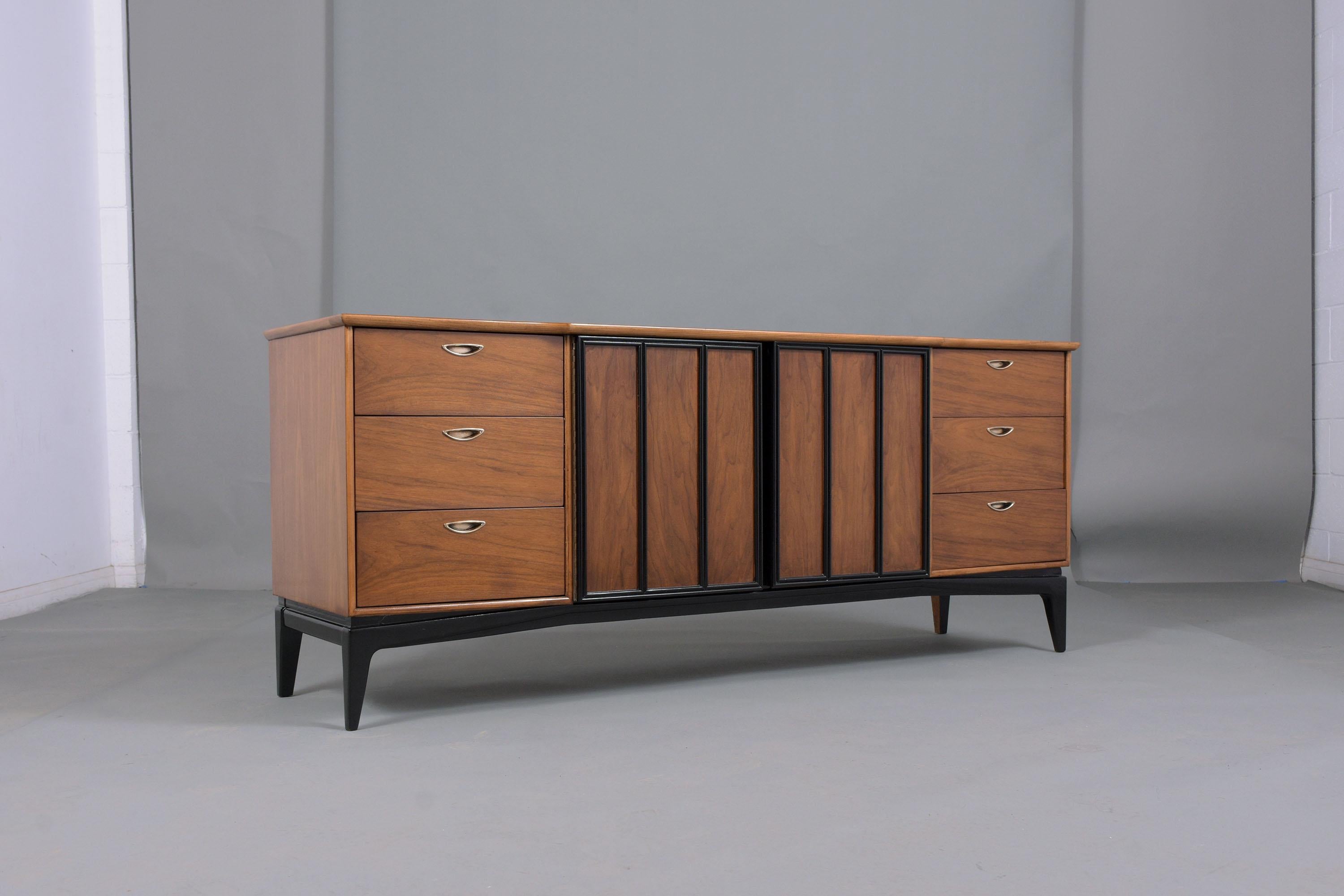 Restored 1960s Mid-Century Walnut Credenza - Modern Elegance for Living Spaces For Sale 5