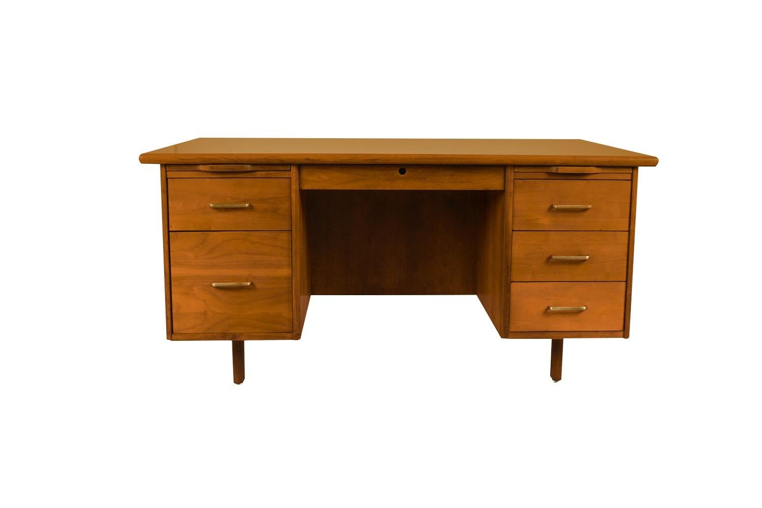 Beautiful Mid-Century Modern walnut executive Desk by Standard Furniture Company Herkimer, NY. Large Beautiful remarkable statement in design and craftsmanship. This large mid century walnut executive size desk, precisely crafted in exceptional