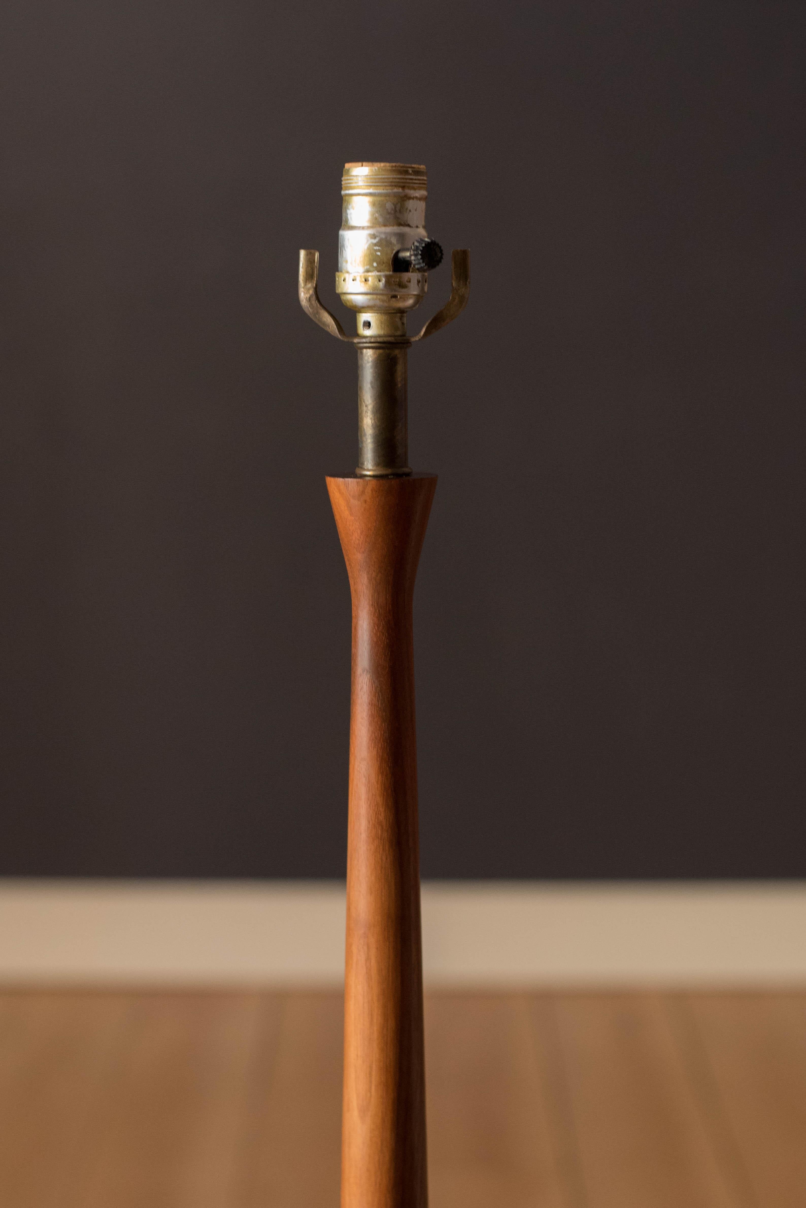 Mid Century Walnut Laurel Floor Lamp with End Table In Good Condition In San Jose, CA