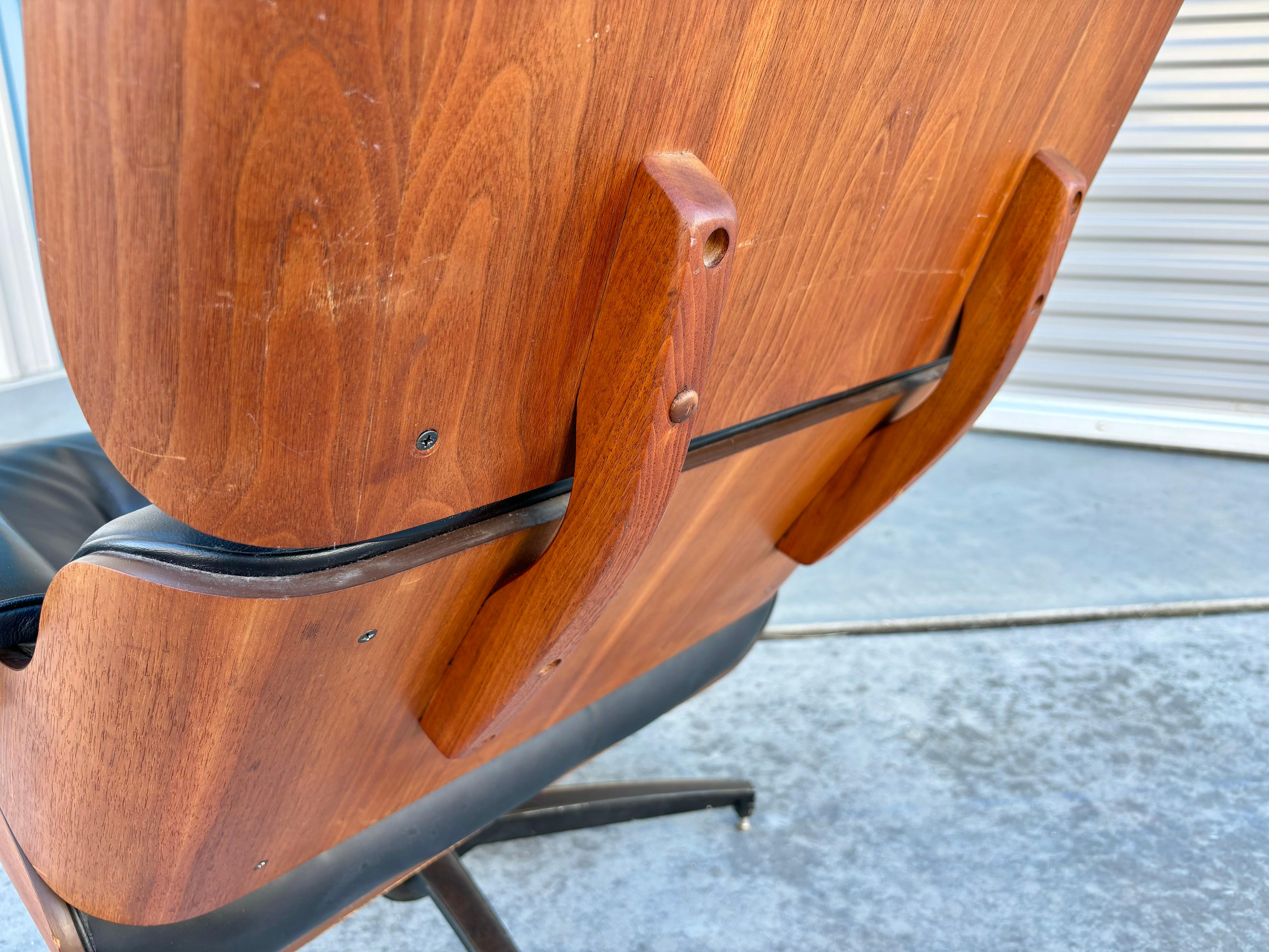Chaise longue en noyer et cuir du milieu du siècle, d'après Herman Miller, années 1970 en vente 4